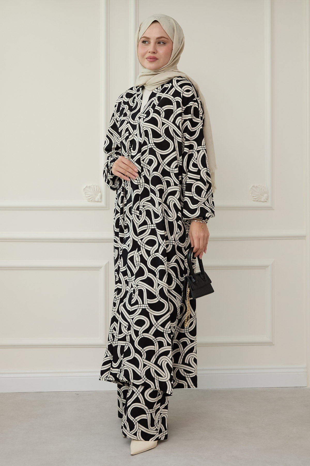 InStyle-Black Suit with Chain Pattern Long Kimono 1