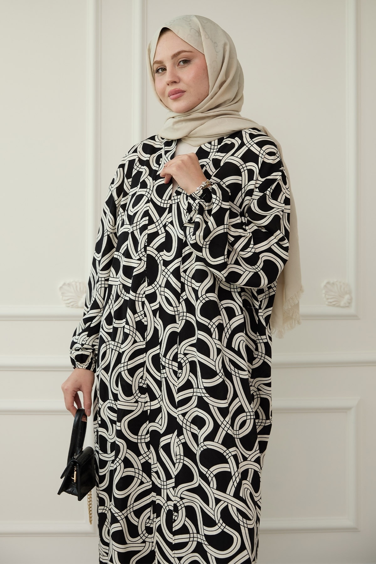 InStyle-Black Suit with Chain Pattern Long Kimono 4