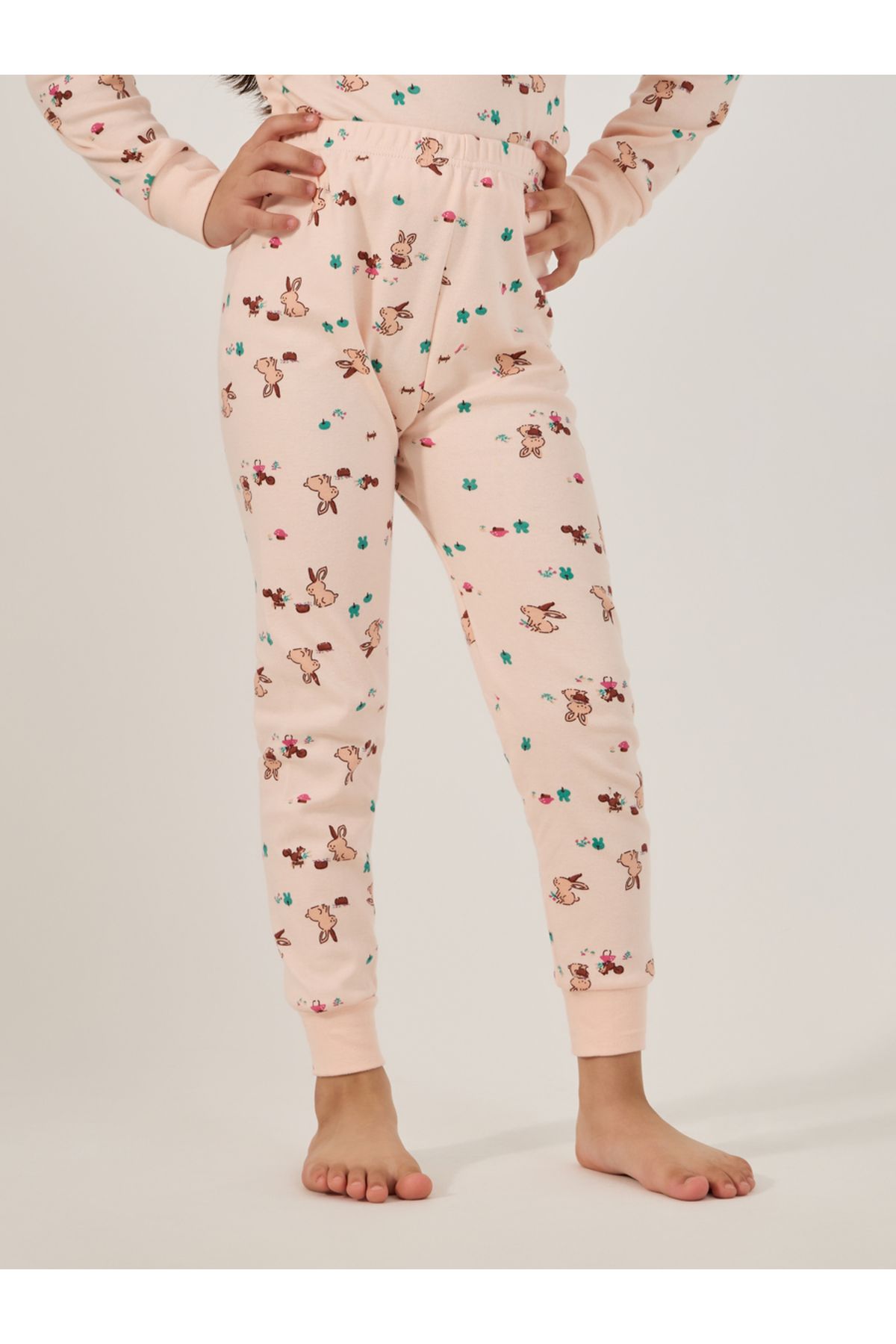 Styli-All-Over Print Round Neck T-Shirt and Pyjama Set 5