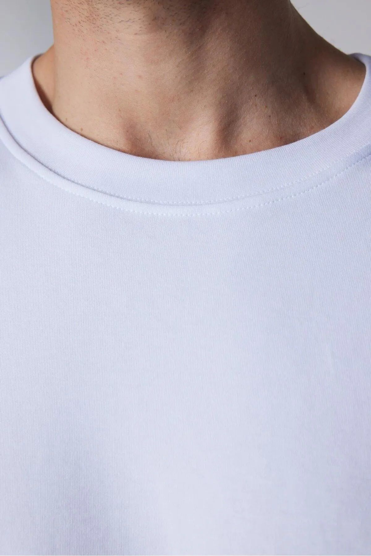 mooodcase-Unisex Oversize 100% Cotton Premium Crew Neck Short Sleeve White T-Shirt 3