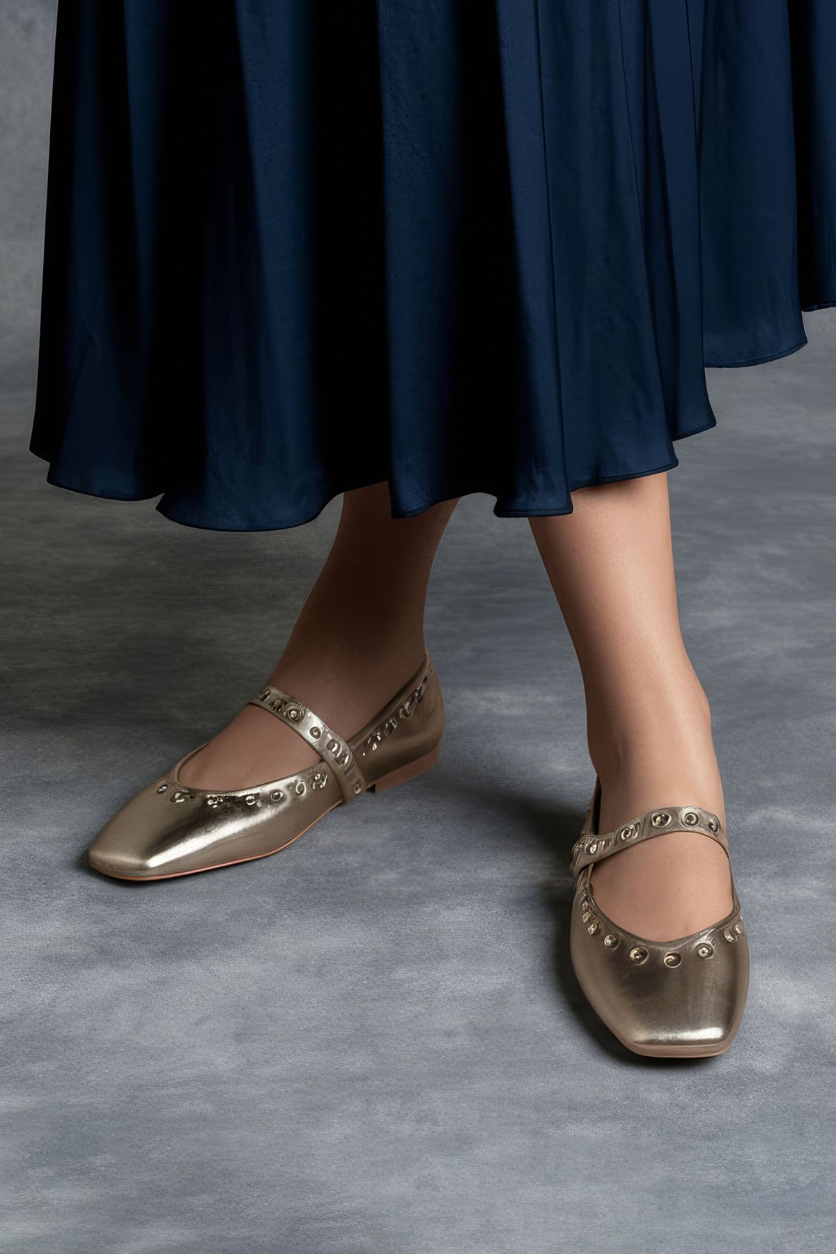 FRİSTYMOD Metallic Gold Kadın Babet - Tokalı & Delikli Tasarım Özel Günler İçin Modern Stil