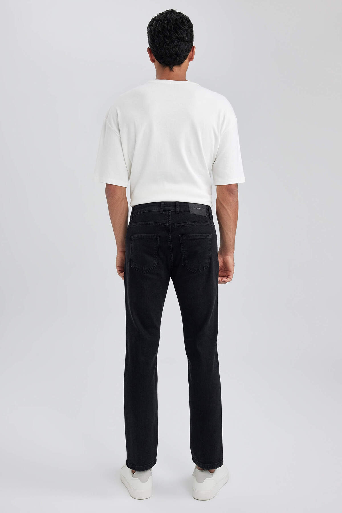 DeFacto Sergio Regular Fit Normal Kalıp Normal Bel Boru Paça Siyah Jean Pantolon W6868AZ26SP görsel 4