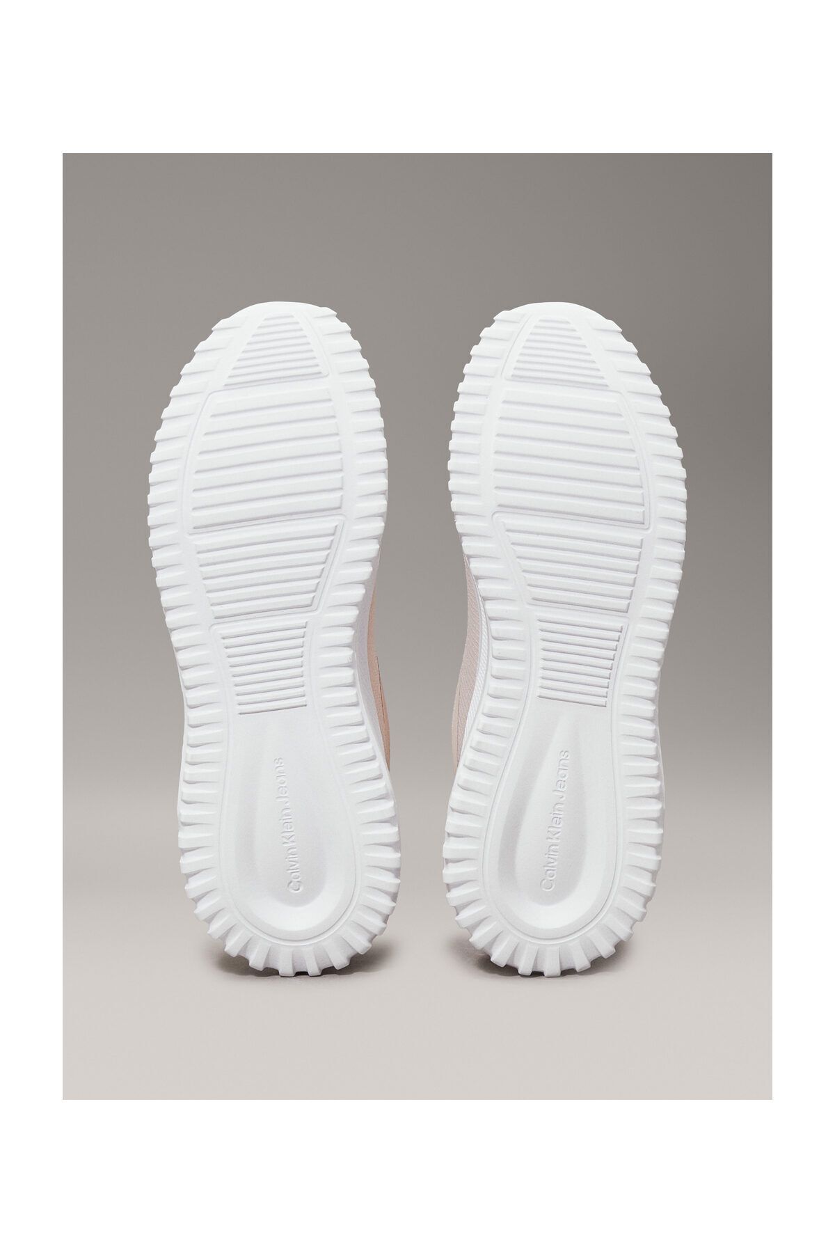 Calvin Klein-Eva Runner Low - حذاء بتفاصيل دانتيل ML WN 7