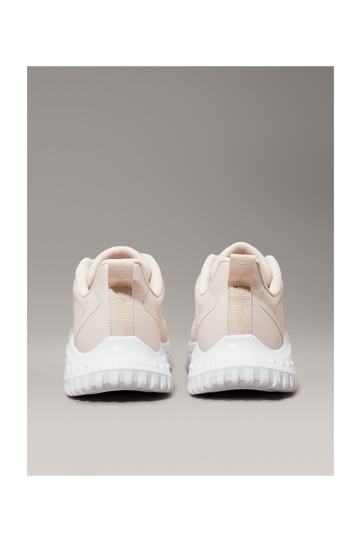 Calvin Klein-Eva Runner Low - حذاء بتفاصيل دانتيل ML WN 6