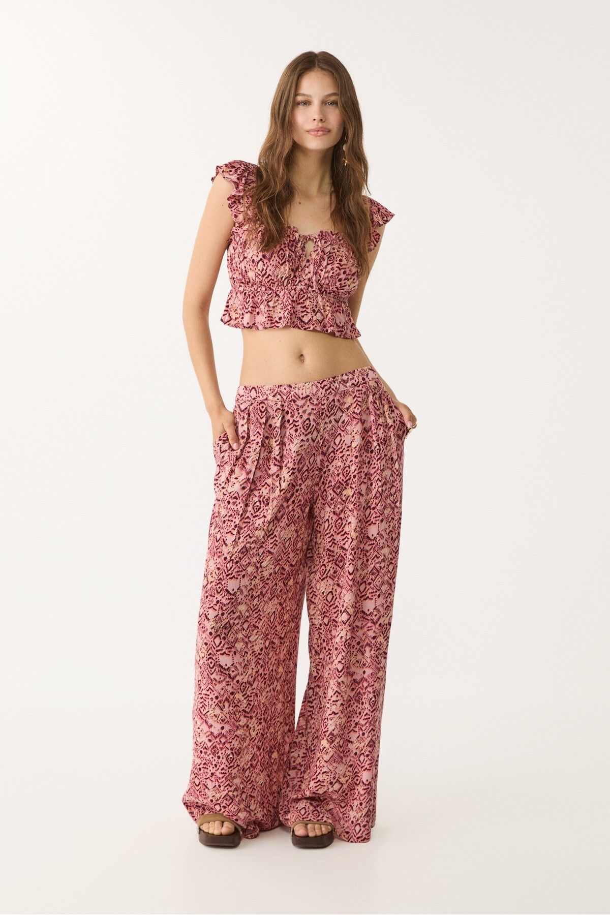 Stradivarius-Flowing printed top with ruffles 1