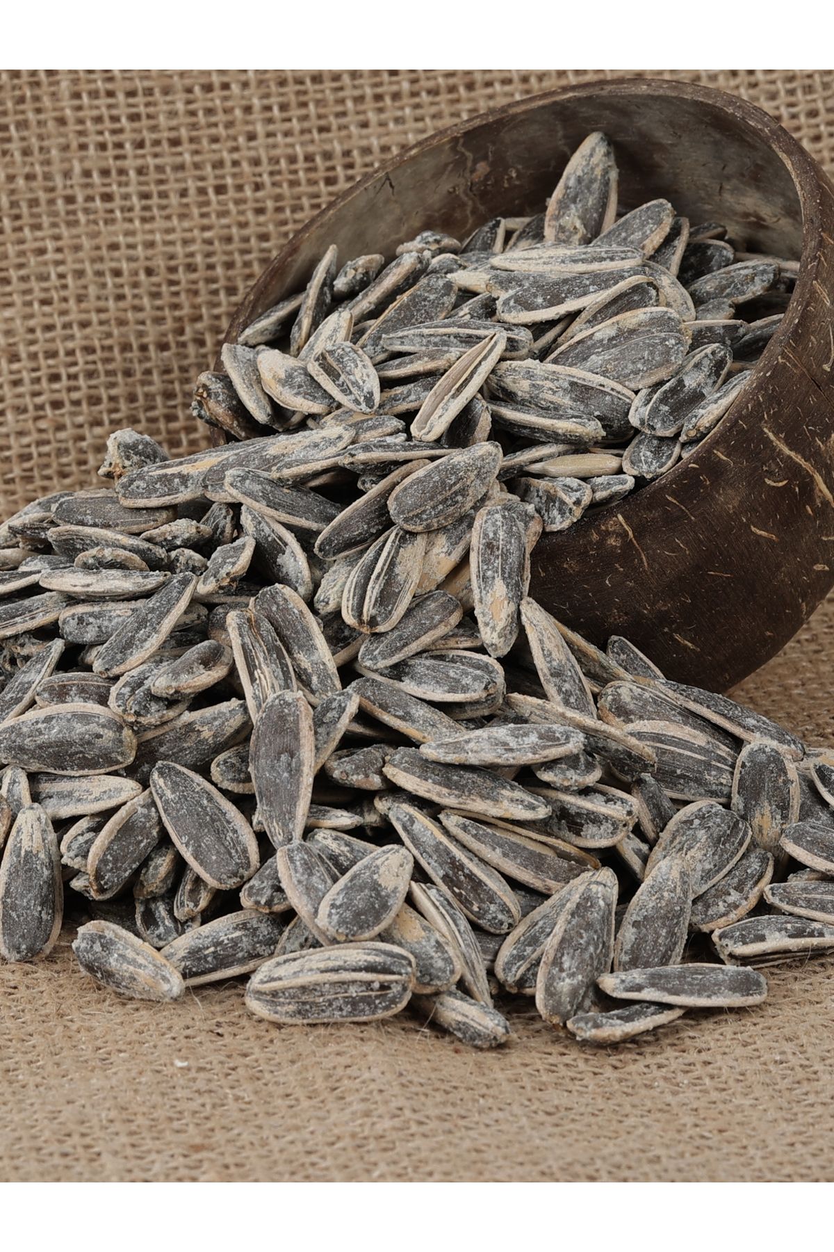 özoğul kuruyemiş Kavrulmuş Tuzlu Siyah Ay Çekirdeği 500 gr