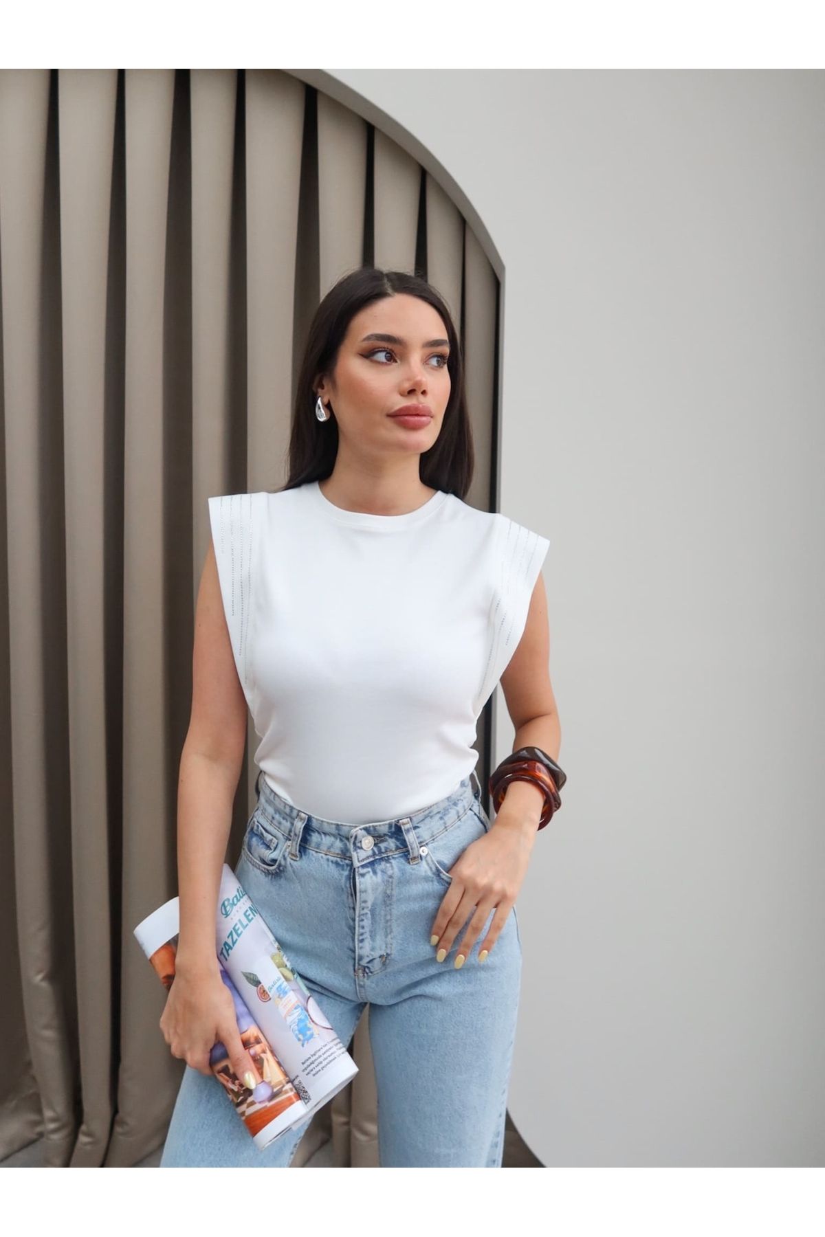 ESRAHELVACI Omuz Taş Detaylı T-Shirt