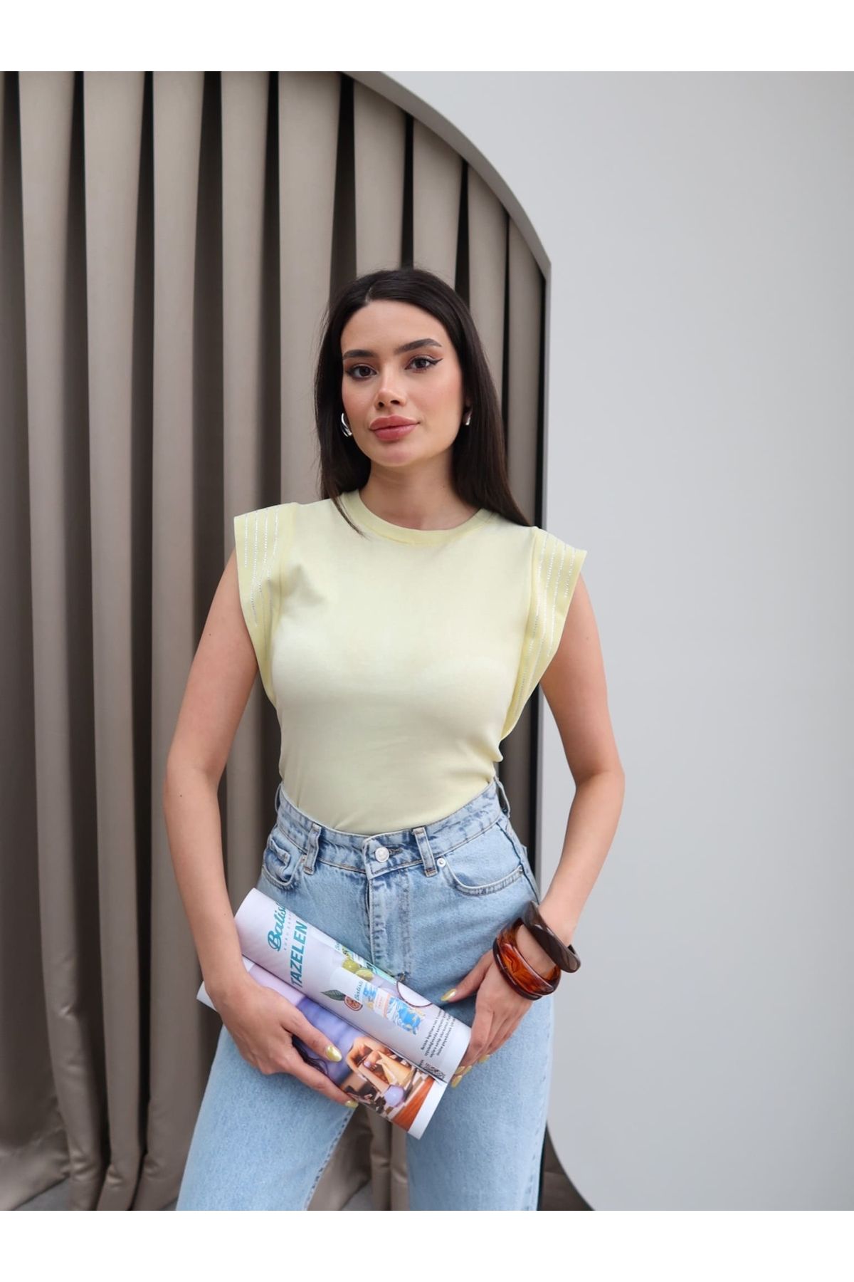 ESRAHELVACI Omuz Taş Detaylı T-Shirt