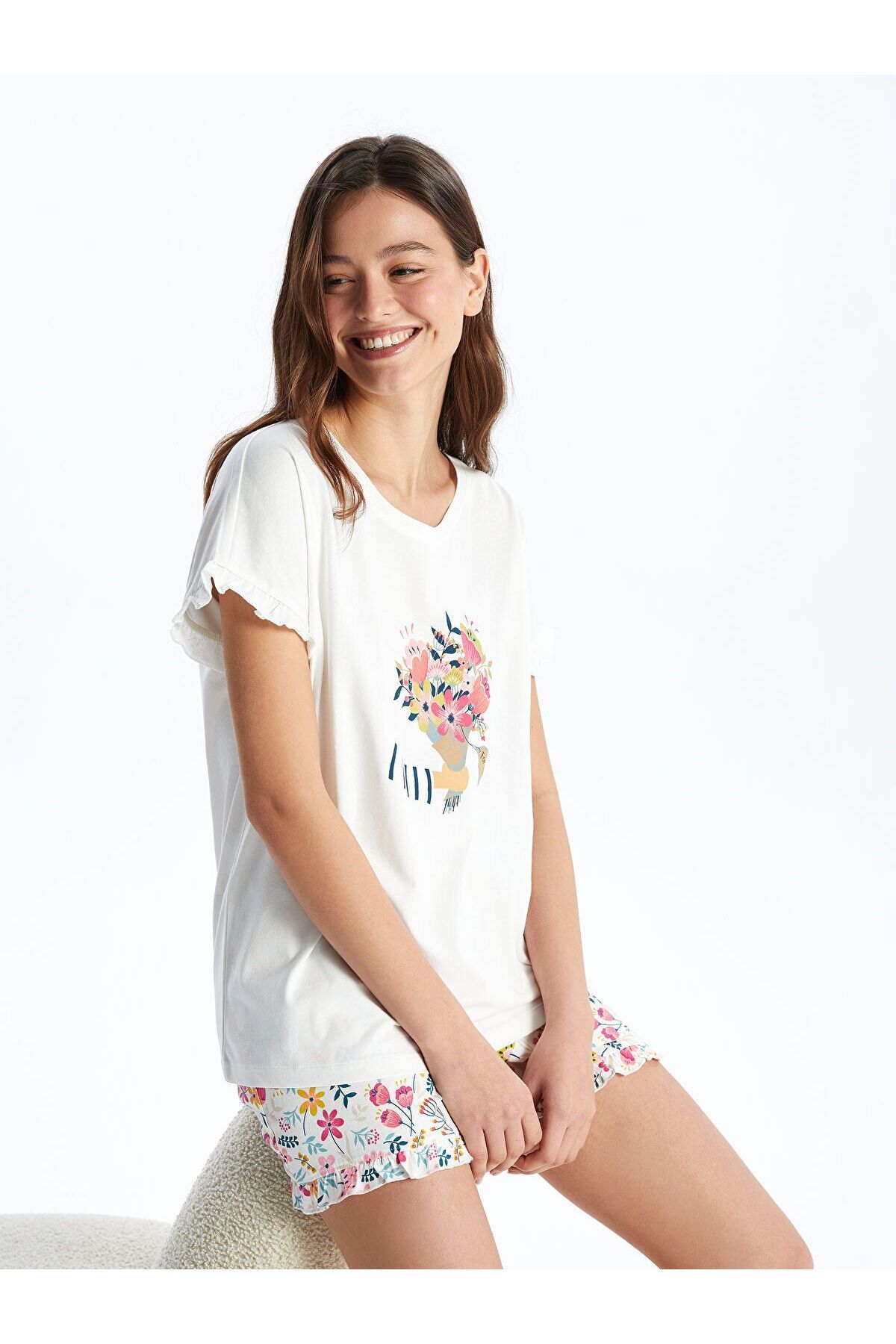 LC Waikiki Bisiklet Yaka Çiçekli Kadın Şortlu Pijama Takımı