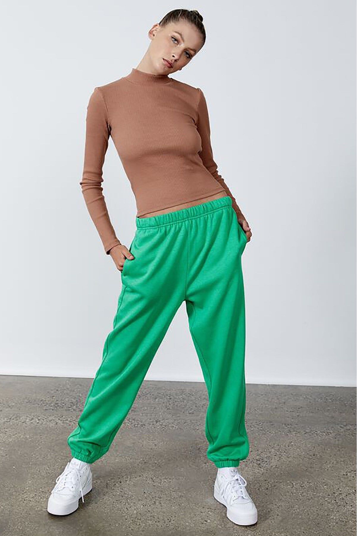 Madmext-Grüne Oversize-Jogginghose mit elastischem Bund für Damen MG1235 4