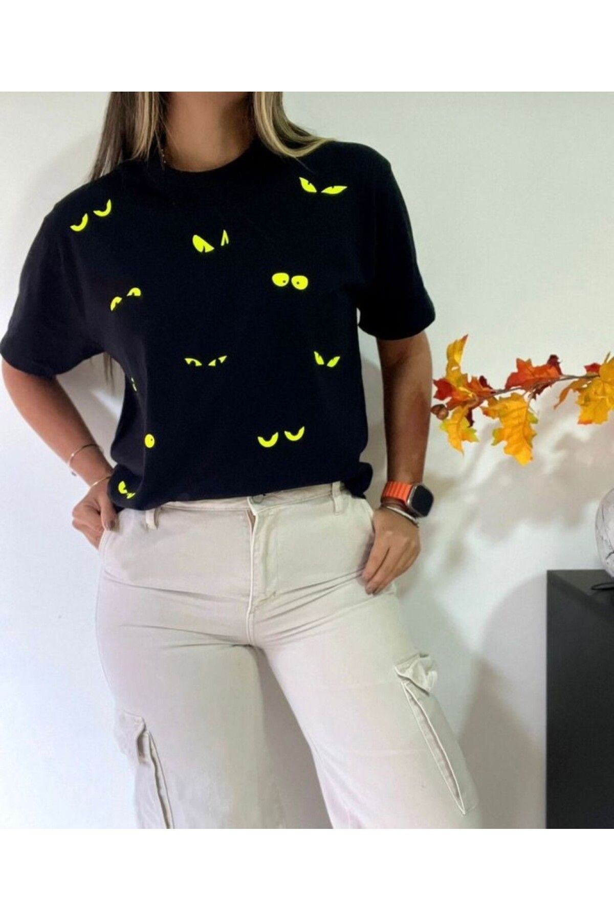 aynewmoda Saf pamuktan yapılmış, sade çiçek desenli, kadın baskılı yuvarlak yakalı tişört