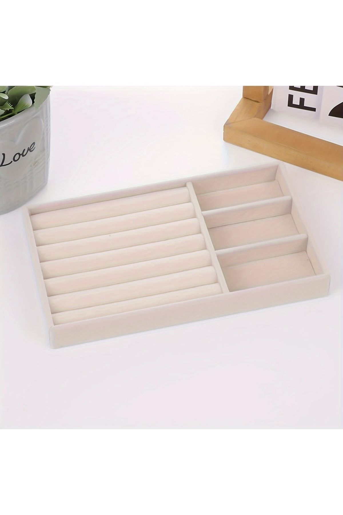 Homebiente Krem Kadife Kumaş Yüzük ve Kolyelik Takı Düzenleyici – 21 x 12,5 cm