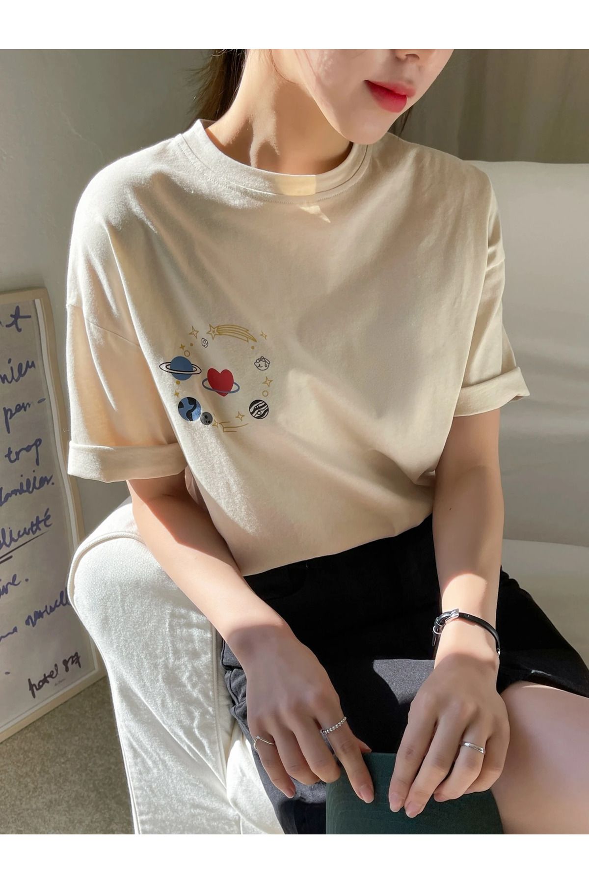 LAMASTRE Kadın Bej Samanyou ve Kalp Oversize Tshirt - Bisiklet Yaka Baskılı Pamuklu