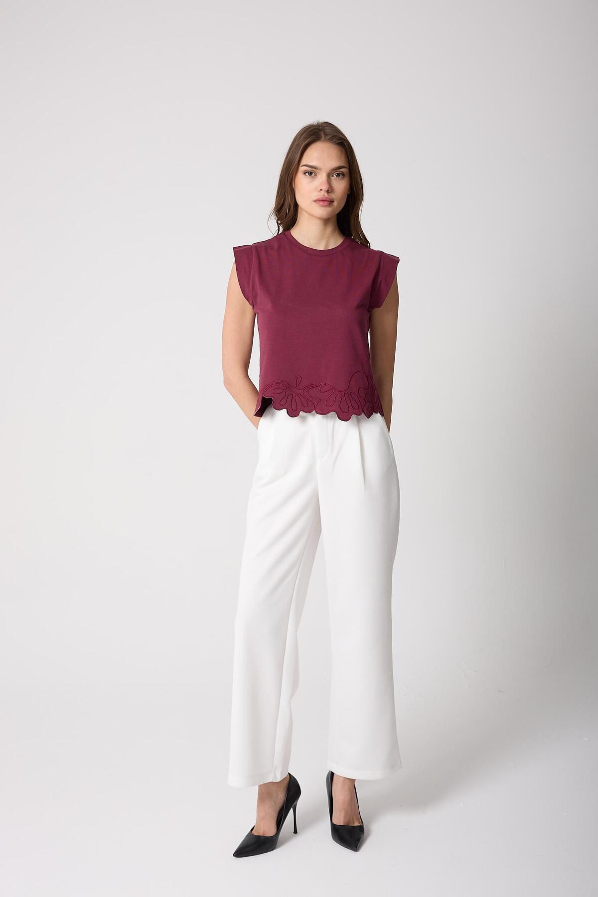 AMİDA  Kadın Bordo Vatka Görünümlü Lazer Kesim Nakış Detaylı Tasarım T-Shirt - 2518 - Görsel 4