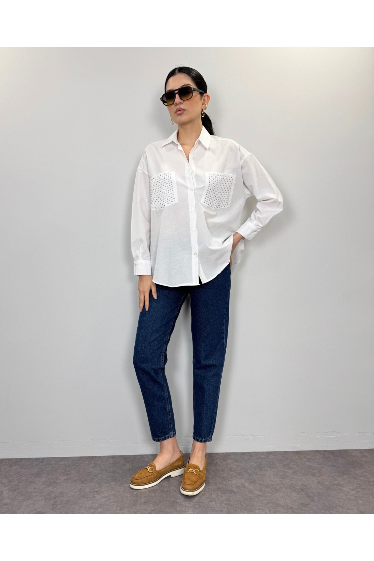Beyaz Poplin Cep Taş Detaylı Oversize Gömlek