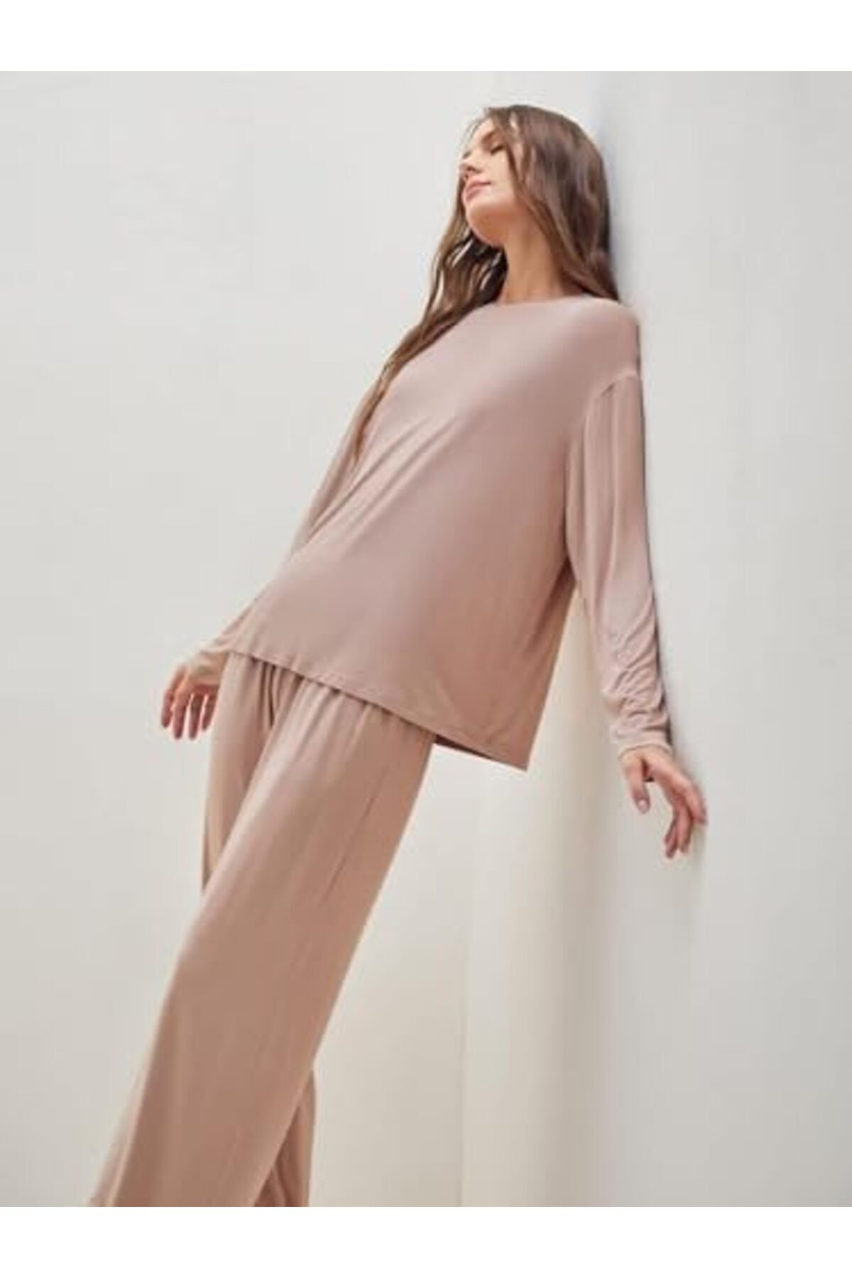 طقم بيجامة منزلية فضفاض من الفيسكوز، مكون من قطعتين - تيشيرت وبنطال من BUNCA - لون وردي باهت