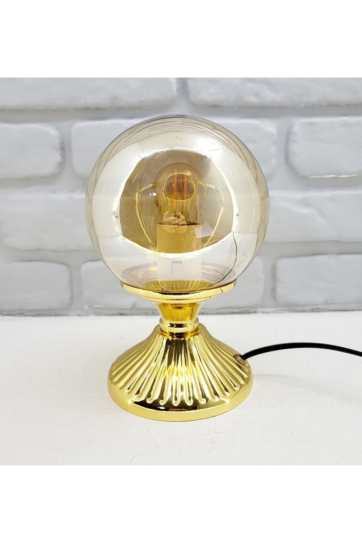 teknotrust Modern Dekoratif Lake Gold Metal Ayaklı Bal veya Beyaz Glob Camlı Şapkalı Abajur Masa Lambası