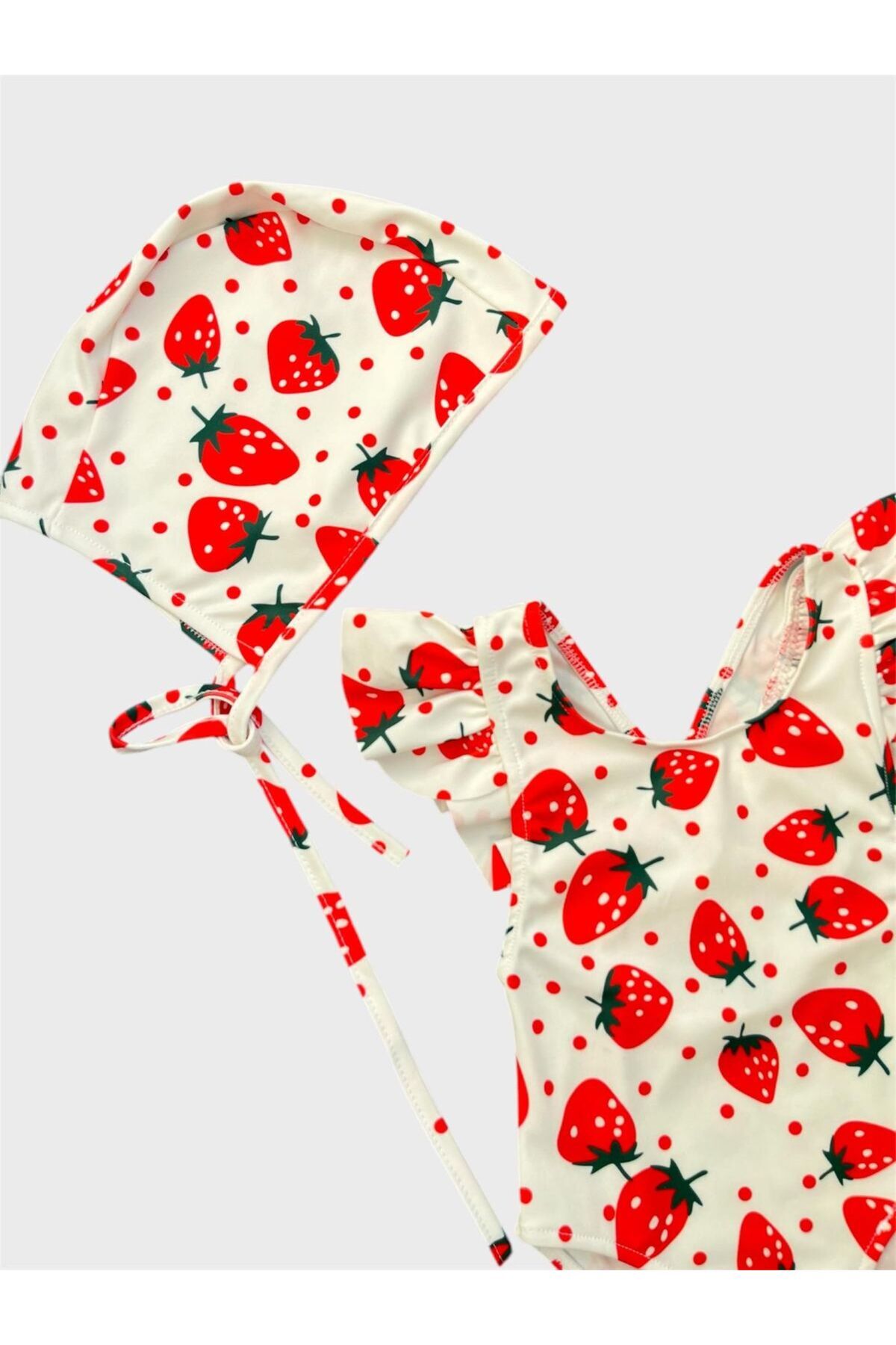 ALİŞ KİDS-Girl's White Strawberry Patterned Cross Strap Ruffled Bonnet Swimsuit 3
