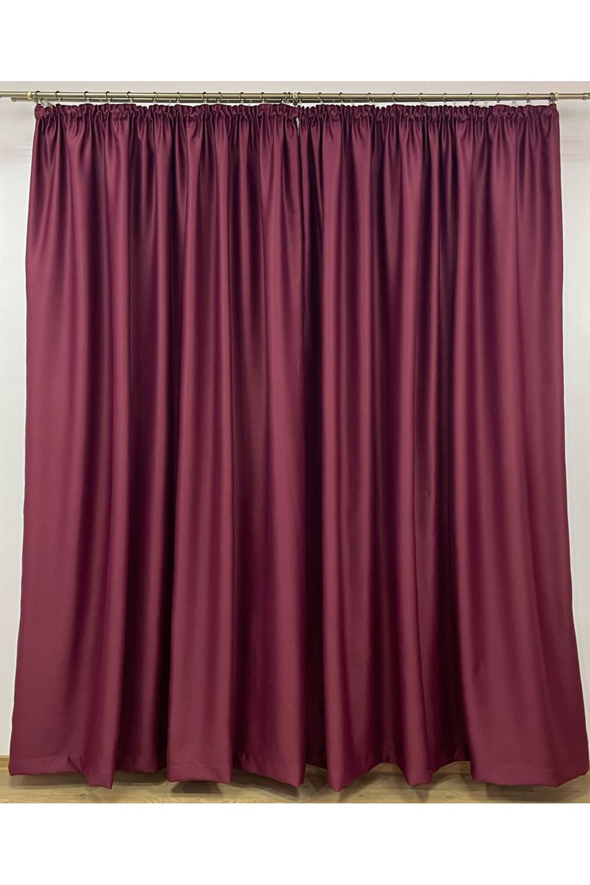 Liz Line-Set doua draperii blackout, ruby, "Monocrom Signature" by Liz Line, cu rejansa 2x140x245 DR714 2