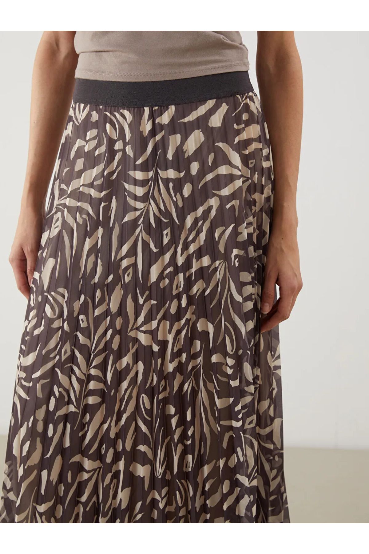 LC Waikiki-Lcw Vision Brown Patterned Pleated Skirt with Elastic Waist 3