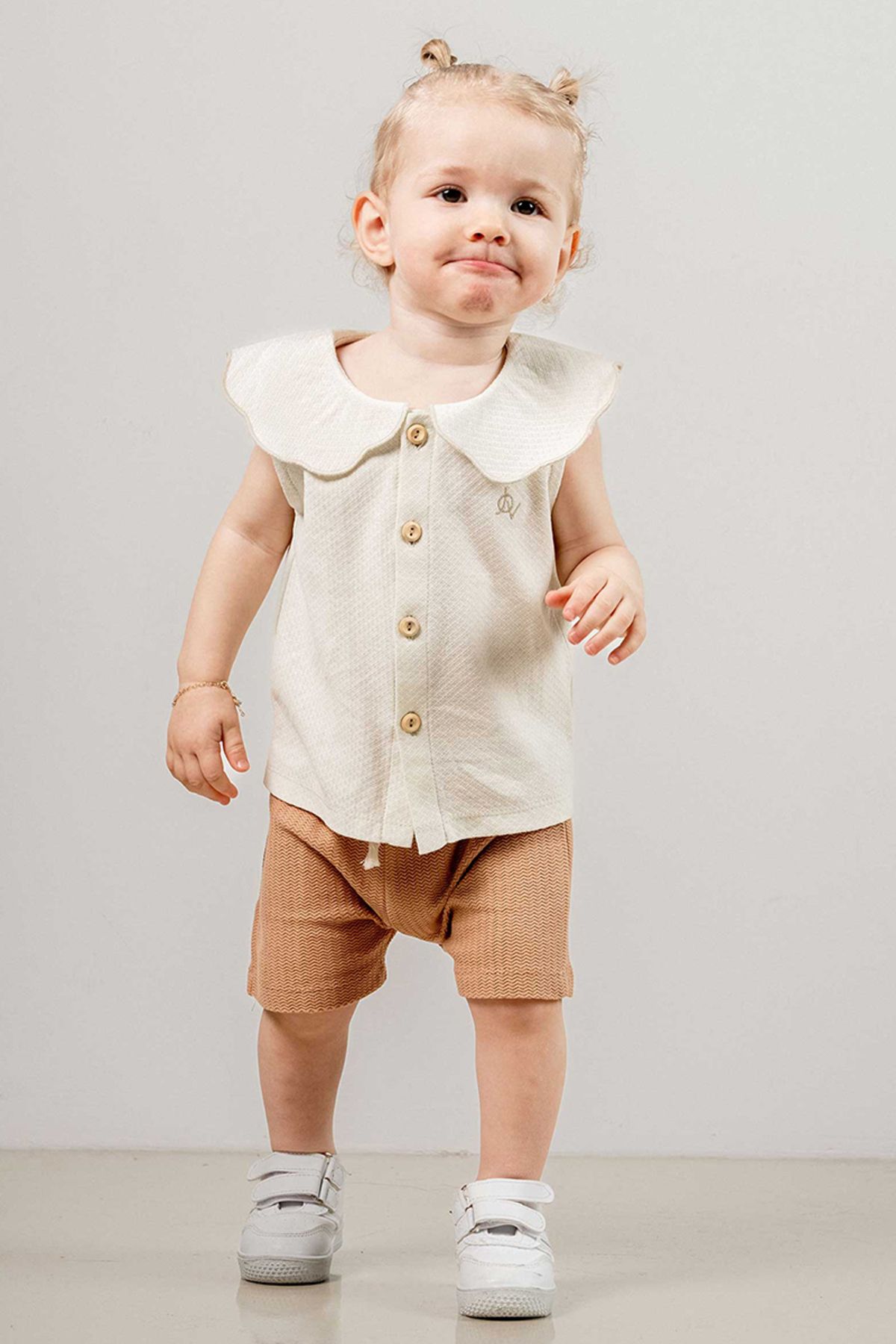 bombe-Baby Kids Beige Cotton Shorts Set of 2 First I'M Trend Fashion Bottom Top Set 2