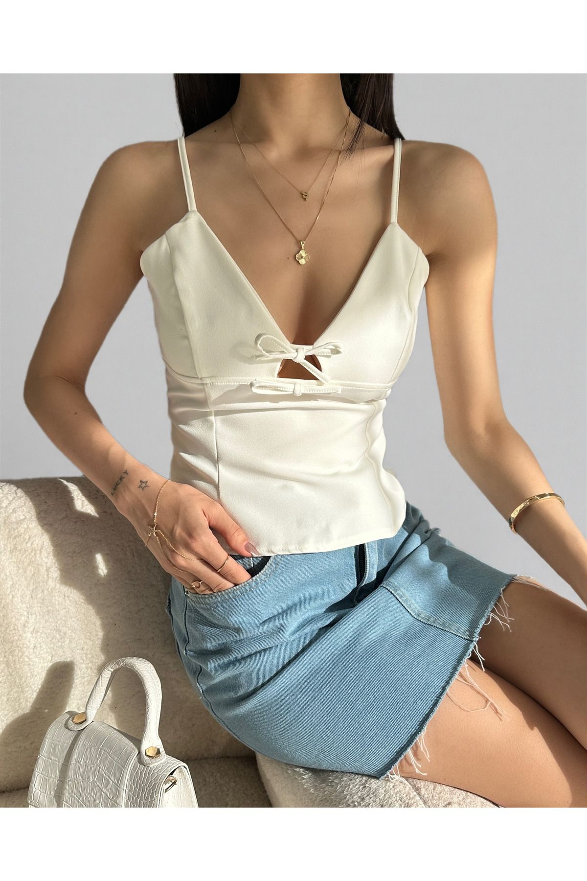 Caddebostan Moda İp Askılı Göğüs Dekolteli Fiyonk Detaylı Crep Kadın Siyah Bluz