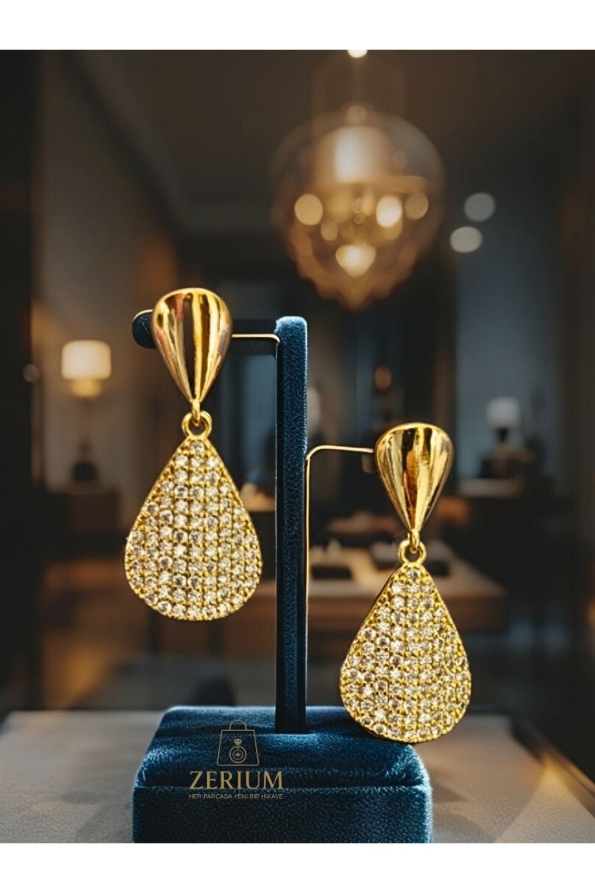 ZERİUM Golden Drop: Işıltılı Taşlı Sallantılı Küpe 316L Çelik