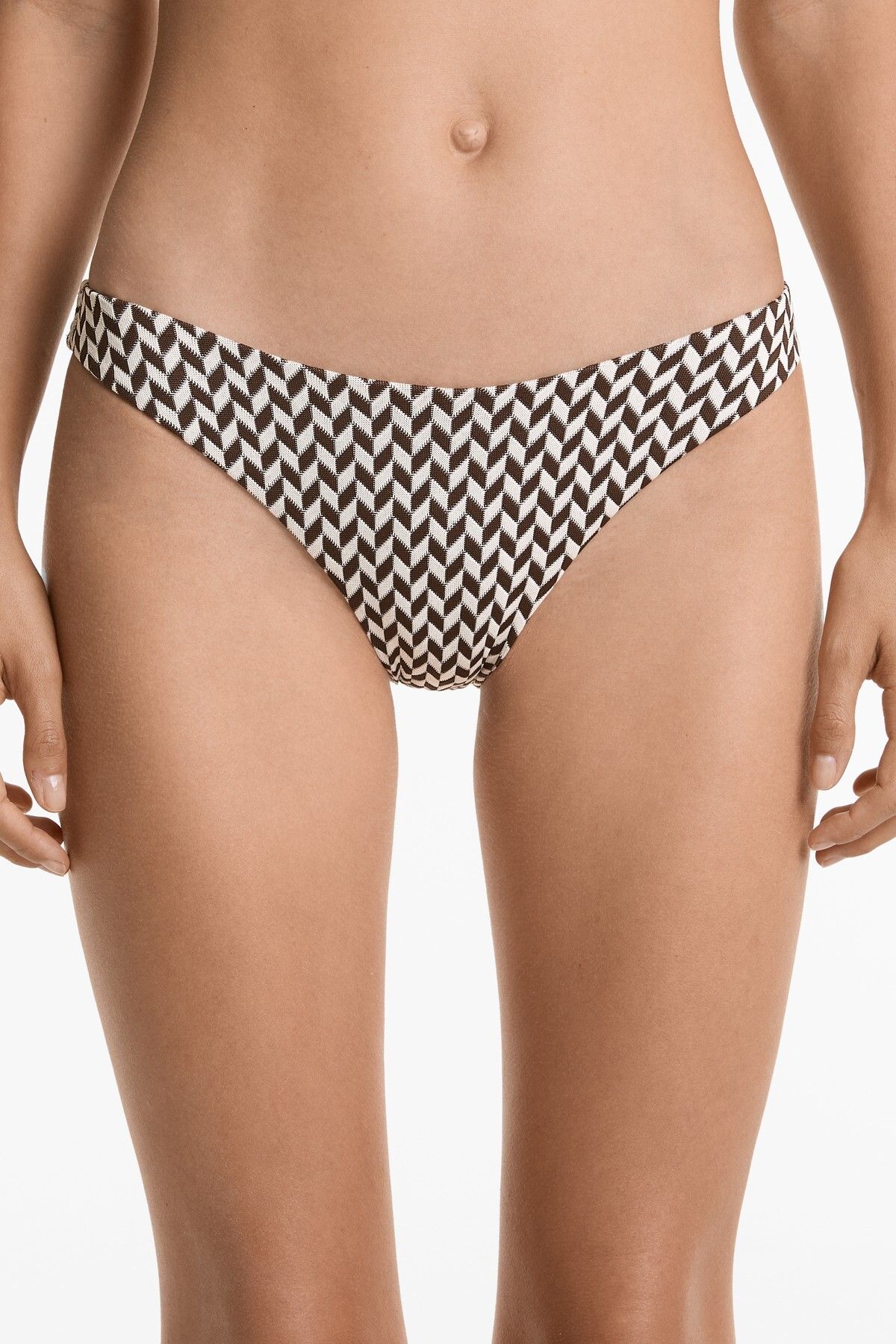 Oysho Balıksırtı orta kapatıcılıkta bikini altı