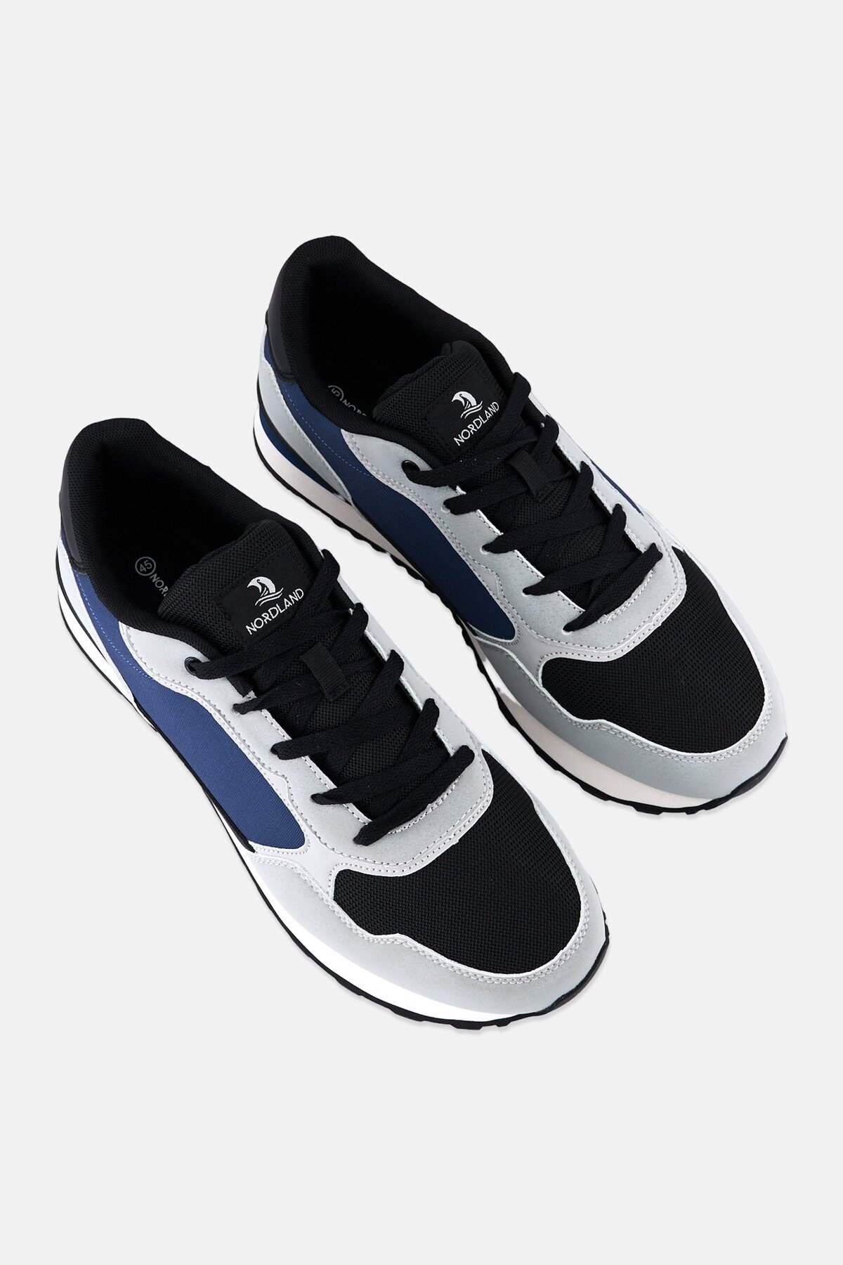 حذاء رياضي رجالي خارجي برباط وشعار العلامة التجاري...