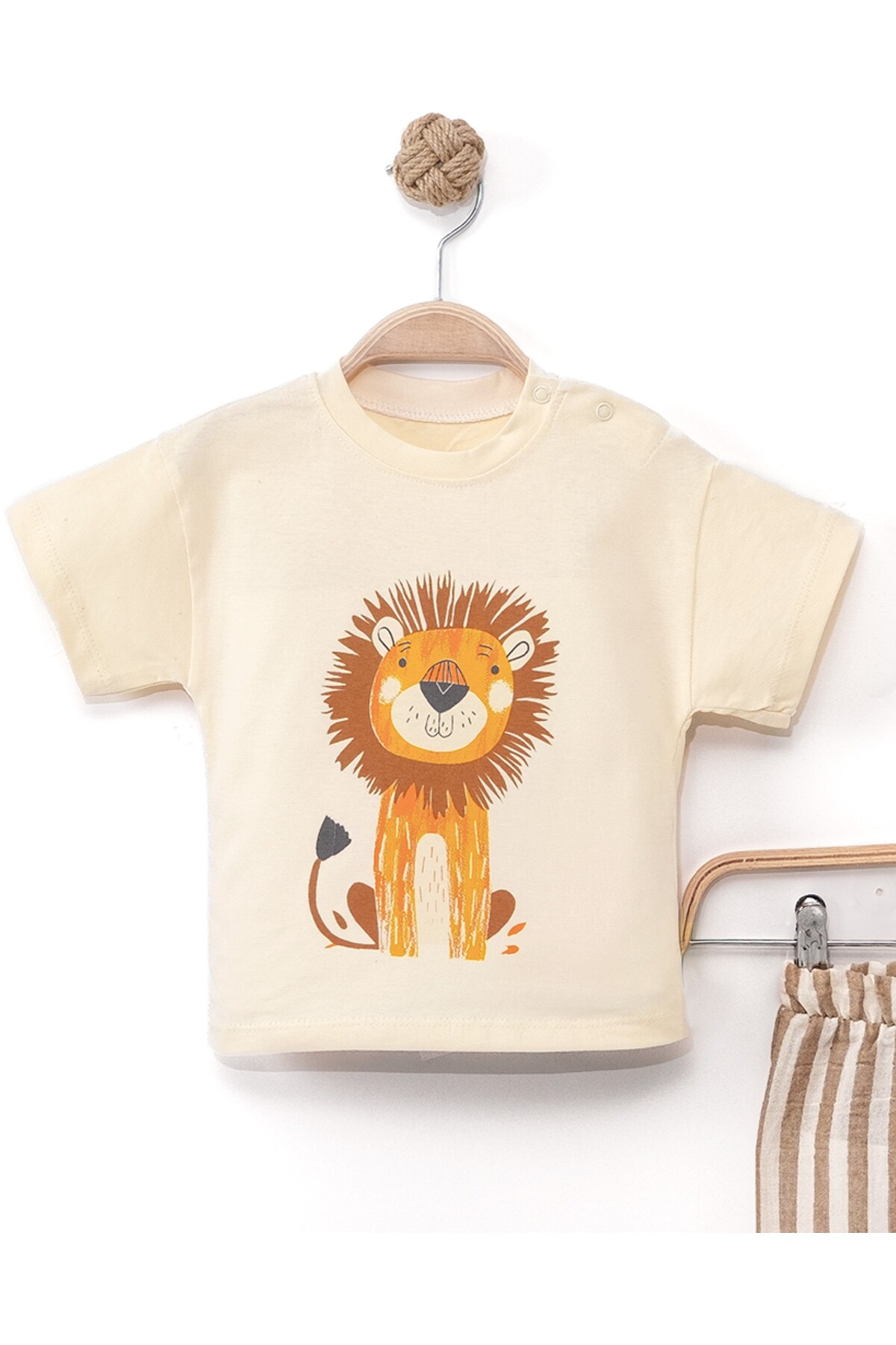 Bolly Baby Aslan Baskılı Çizgili Müslin Pantolonlu 6-24 Ay Kısa Kollu Yazlık Erkek Bebek Takım fotoğrafı 3 (önizleme)