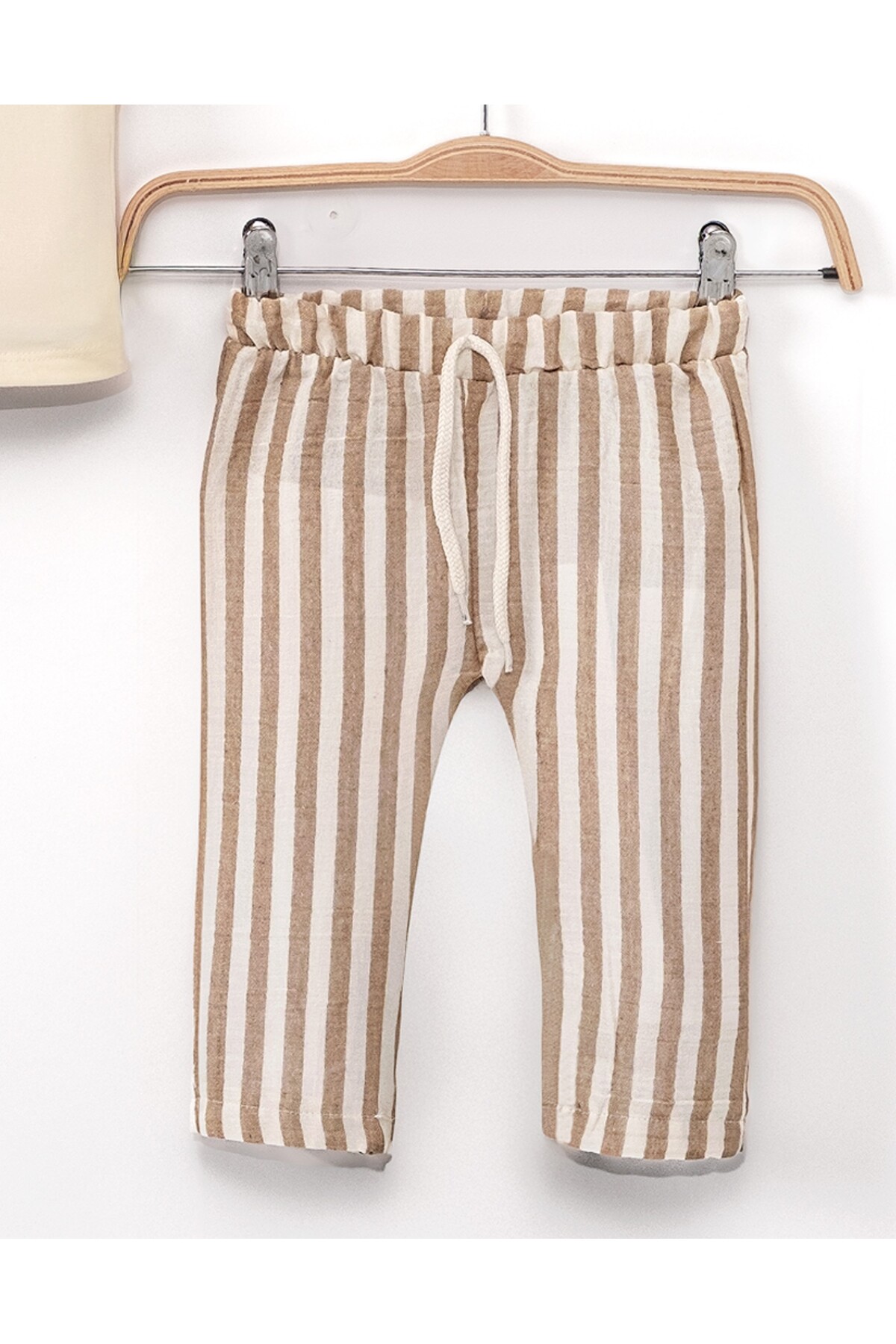 Bolly Baby Aslan Baskılı Çizgili Müslin Pantolonlu 6-24 Ay Kısa Kollu Yazlık Erkek Bebek Takım fotoğrafı 4 (önizleme)