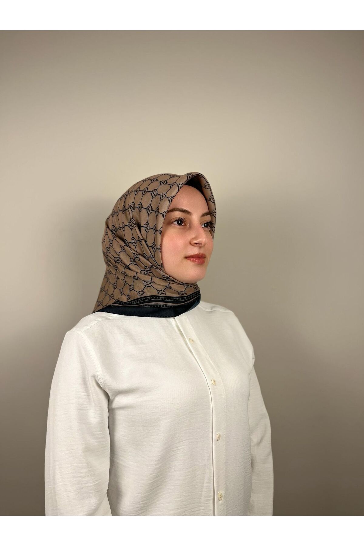 Azrina Monogram Desen Soft Eşarp