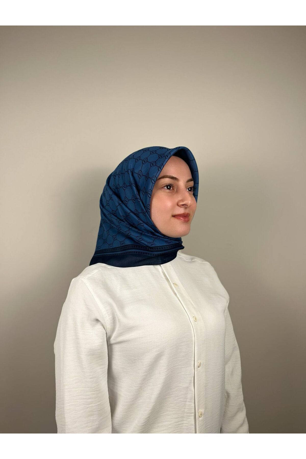 Azrina Monogram Desen Soft Eşarp