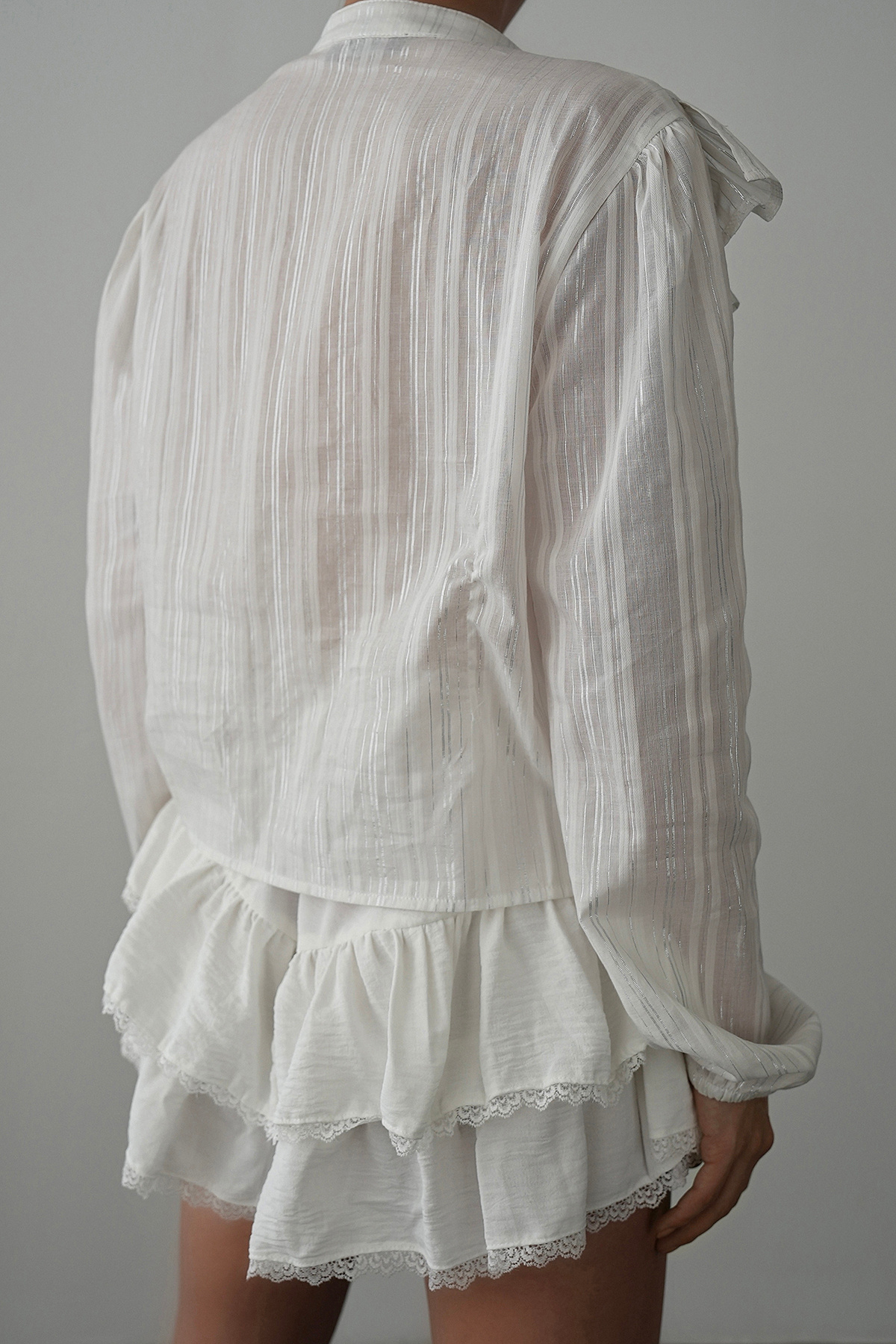 Trendyol Collection-Cămașă transparentă decupată scurtă/crop cu volane alb TWOSS25GO00165 5