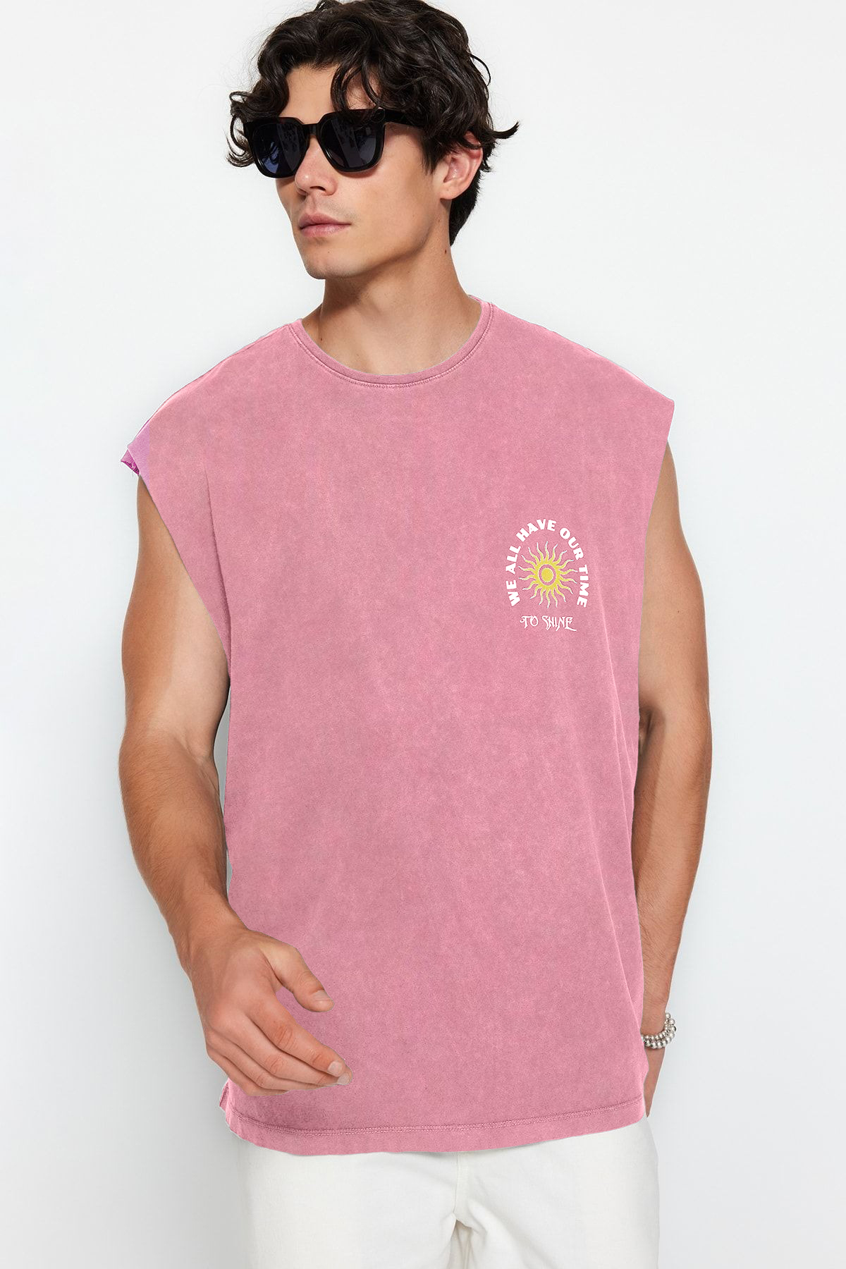 Trendyolmilla Man Gül Kurusu Oversize/Geniş Kesim Soluk Efektli Yazı Baskı %100 Pamuk T-Shirt/Atlet TMNSS23AL00009