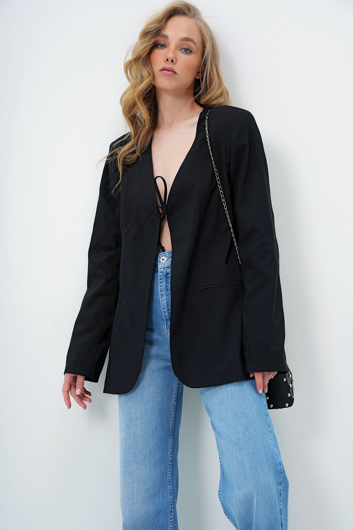 Trend Alaçatı Stili-Women's Black V-Neck Tie Lined Blazer Jacket Alc-X13973 4