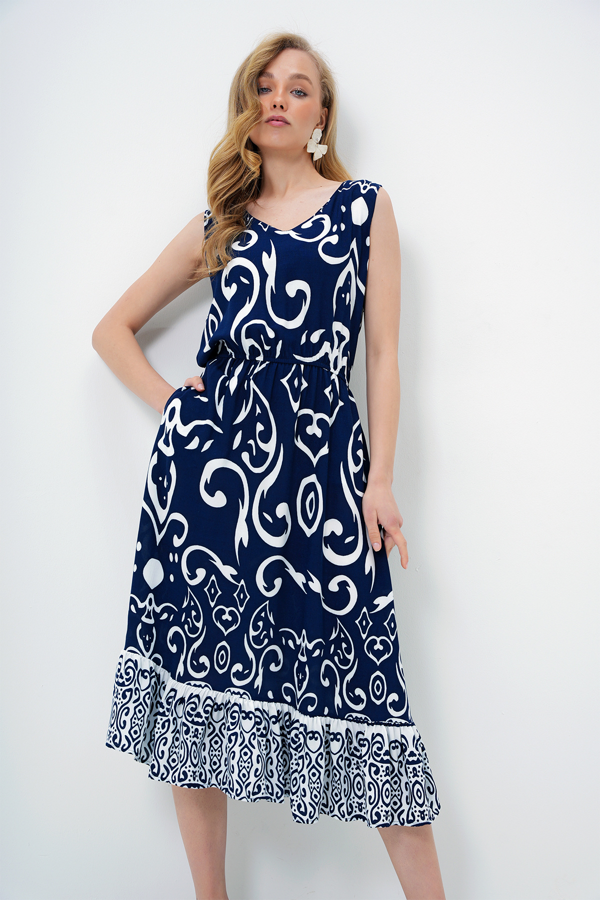 Trend Alaçatı Stili-Dámská Ecru-Navy modrá Přední strana Zadní strana Výstřih do V Sukně Letní tkané šaty ALC-X14095 4