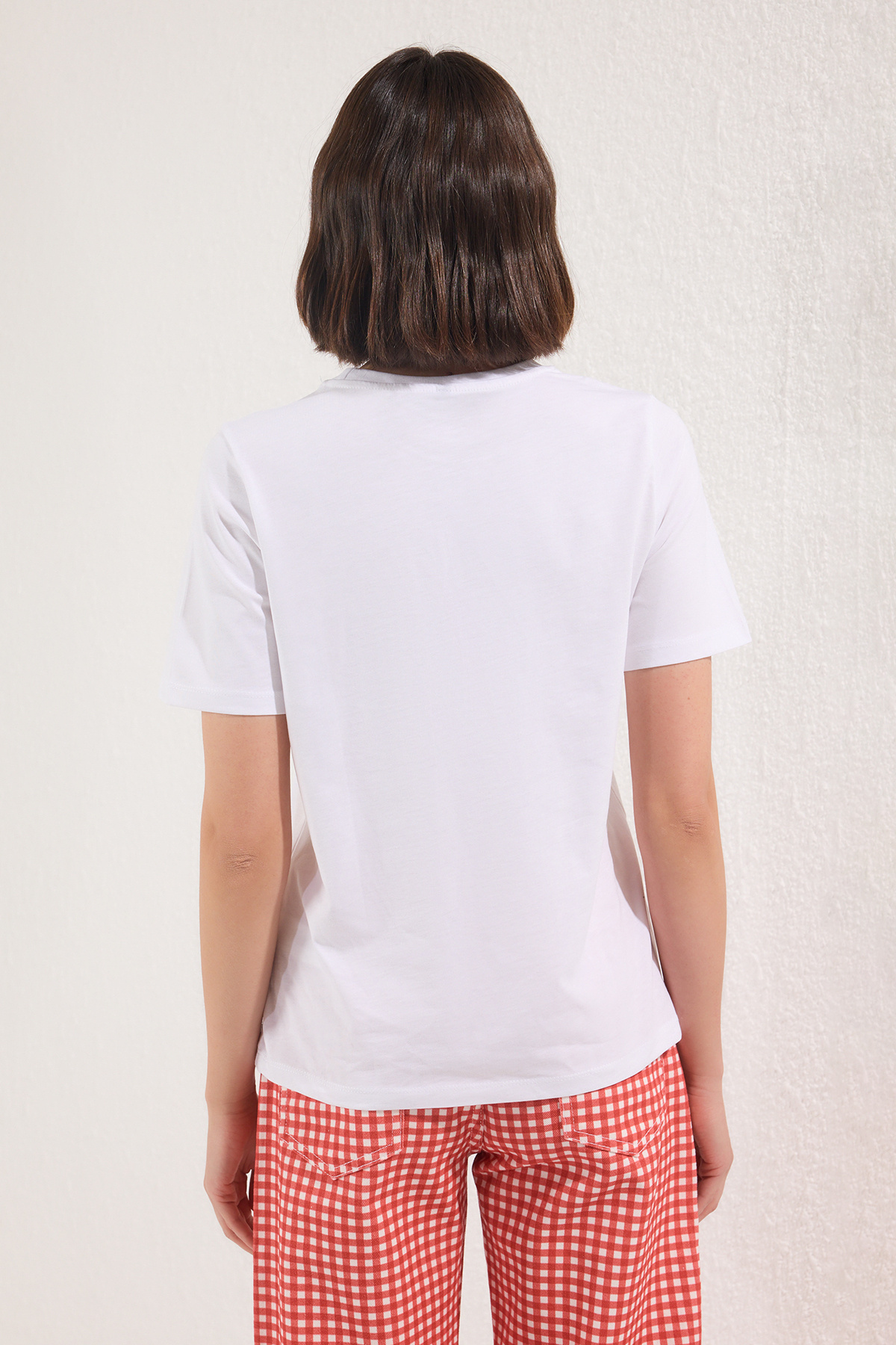 Trendyolmilla  Beyaz Kalın Pamuklu Biber Baskılı Regular/Normal Kalıp Örme T-Shirt TWOSS25TS00203 - Görsel 4