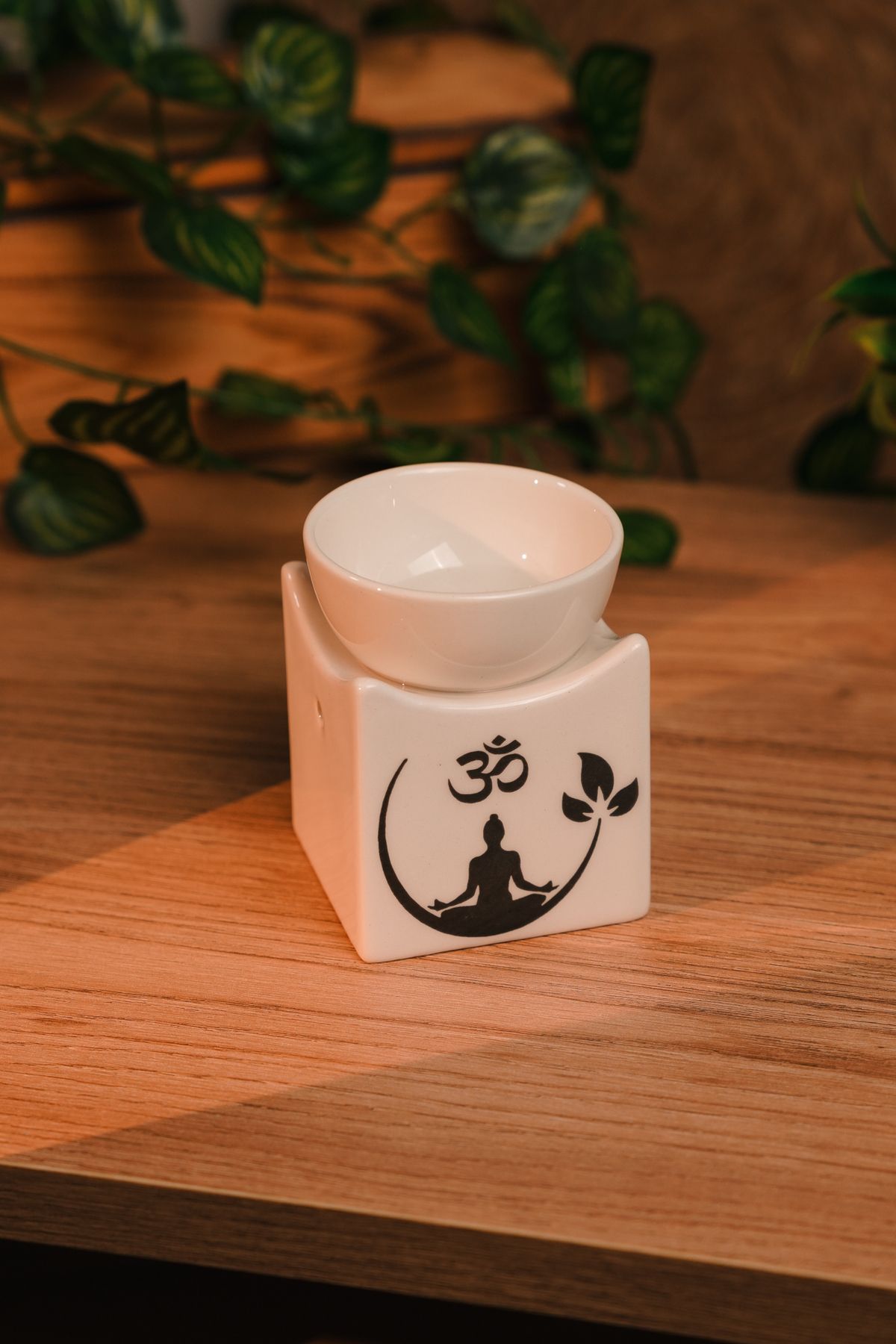 Love Bundles Beyaz Yoga Tasarımlı Seramik El Yapımı Buhurdanlık | Mumluk | Dekoratif (1 ADET TEALİGHT MUM ILE)