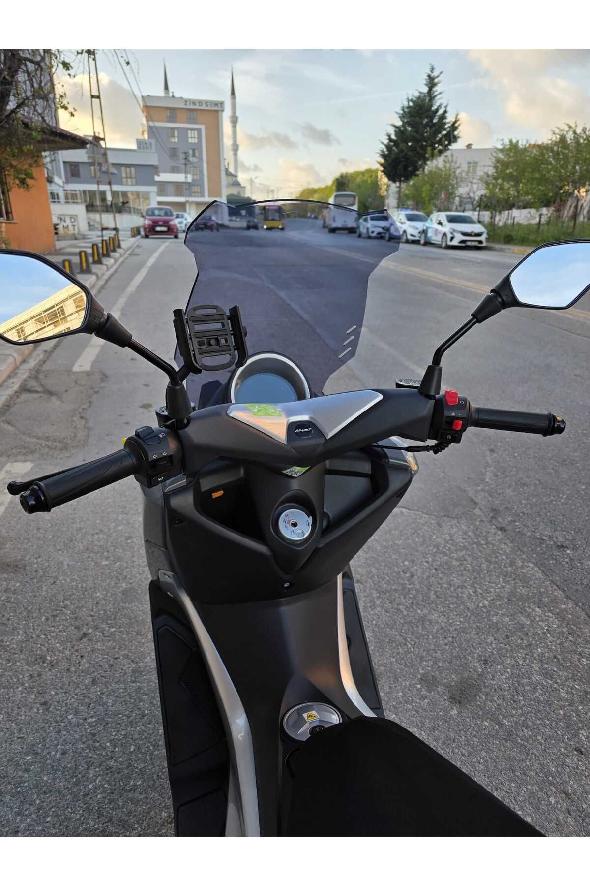 Revolt RSX4 Siperlik Ön Cam 2022-2025 Model 65cm Füme Renkli 4mm ORTA BOYLU