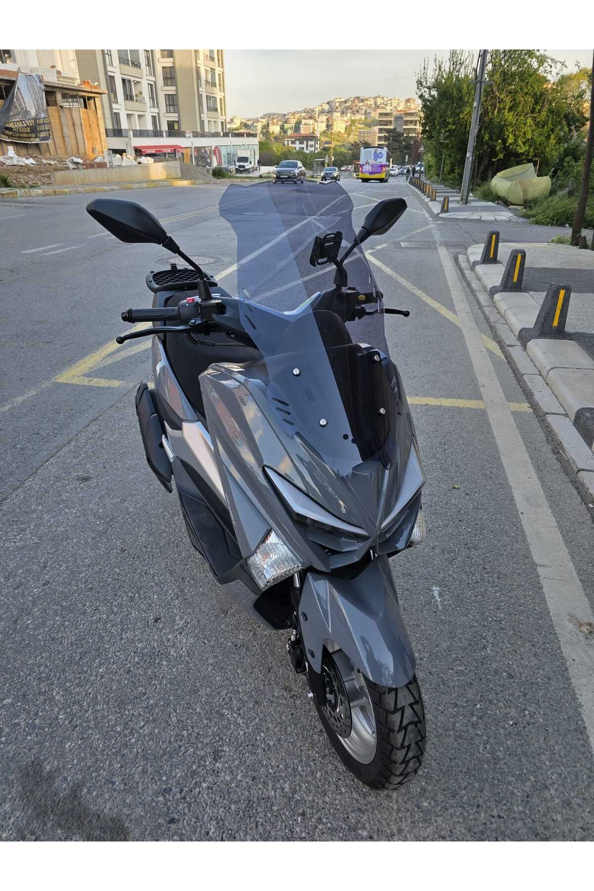 Revolt RSX4 Siperlik Ön Cam 2022-2025 Model 65cm Füme Renkli 4mm ORTA BOYLU