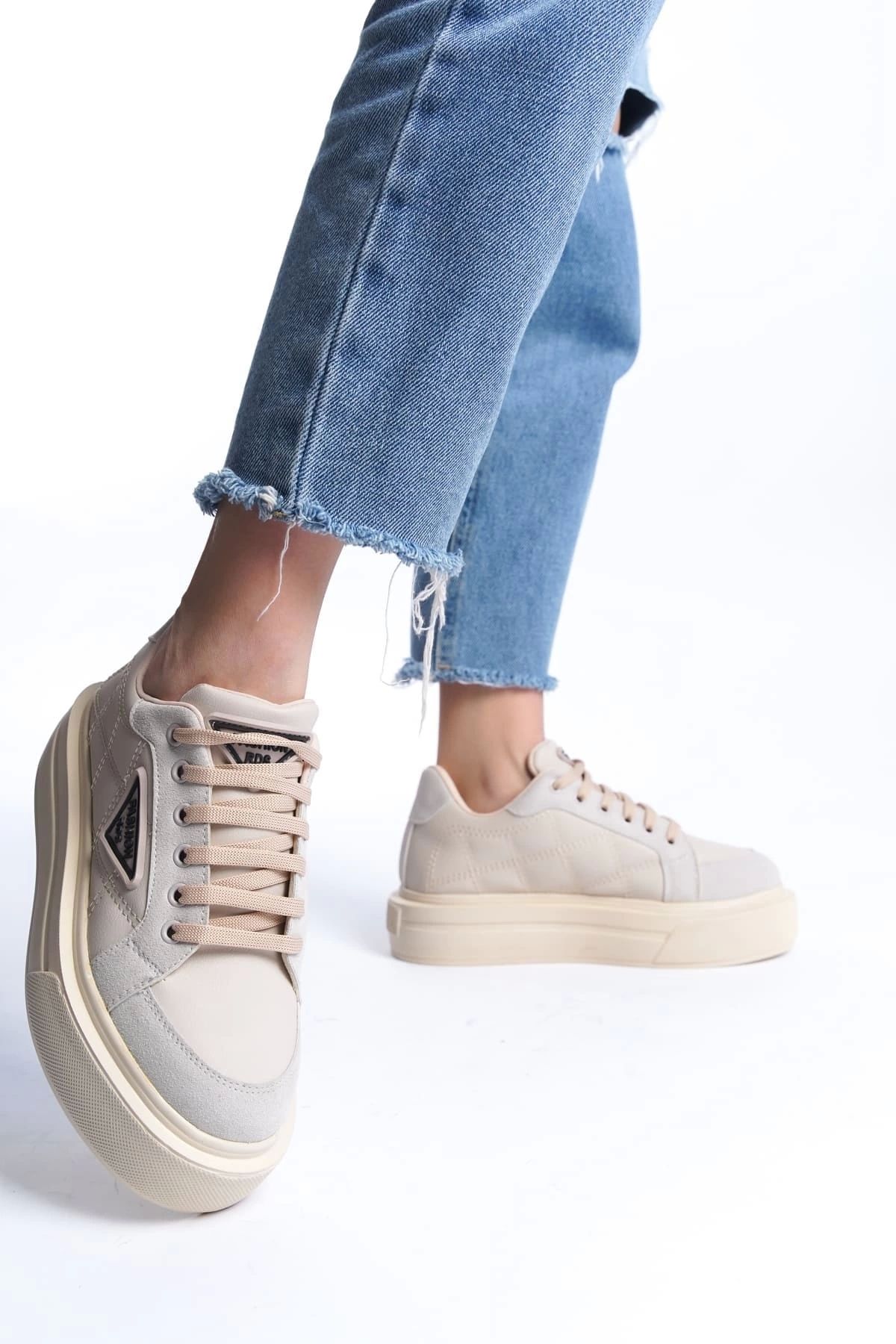 Joy Ayakkabı PRAG Bağcıklı Ortopedik Taban Desenli Kadın Sneaker Spor Ayakkabı KT - Krem