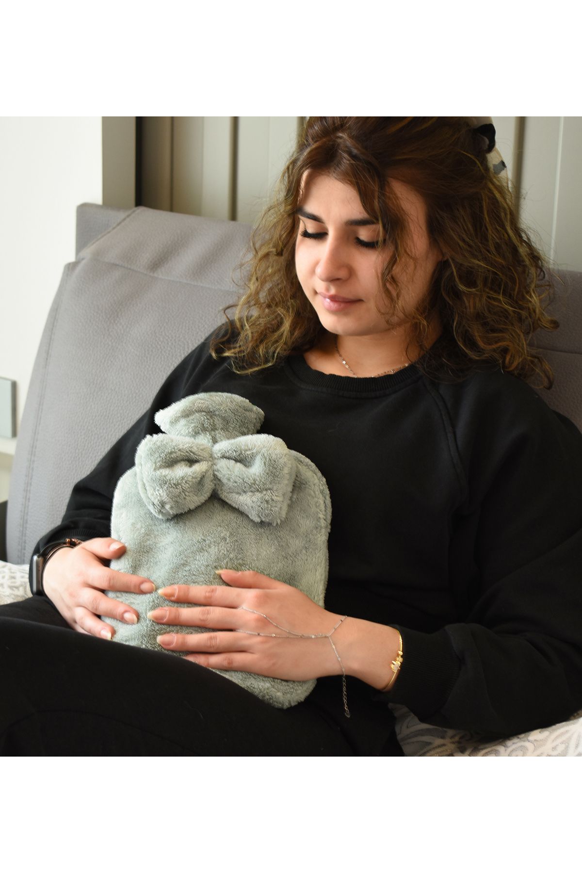 Özgüner Oyuncak Peluş Kumaşlı Su Torbası Kılıfı – Gri Renk, Şık ve Yumuşak Koruma