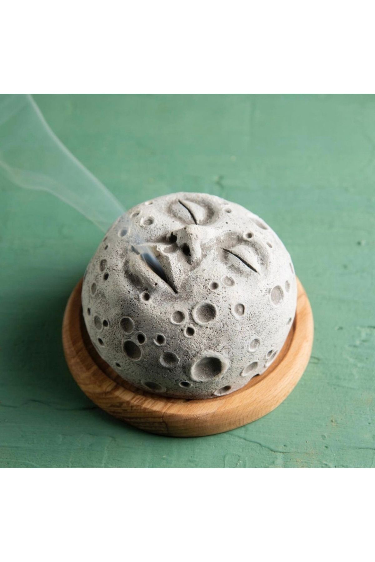 OEM-Scented cone holder, Moon face, resin with wooden base, a fascinating decorative object 10