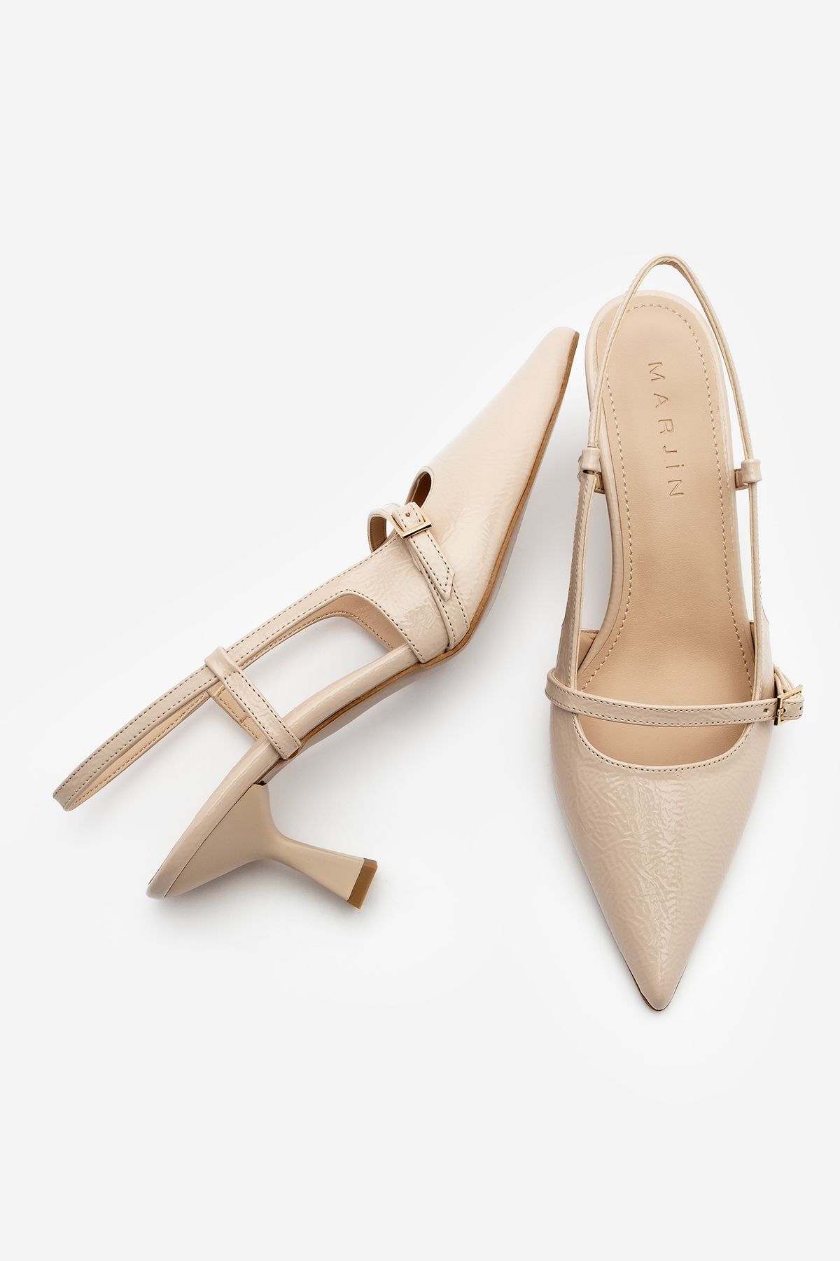 استیلتو زنانه جزئیات کمربند بینی را پشت کفش پاشنه باز FENKA BEIGE PATENT چرمی نشان داد Marjin