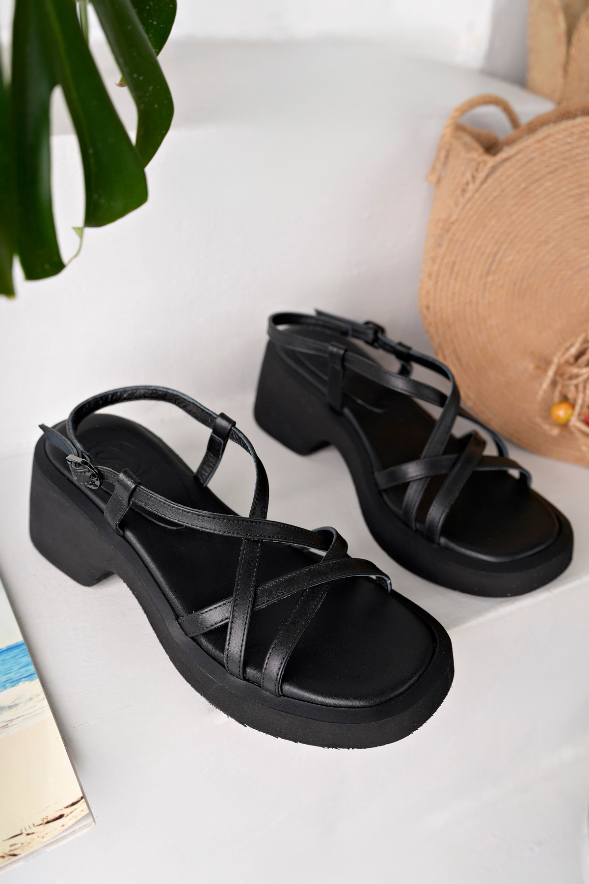 NOSEY SHOES Venüs Model Siyah Hakiki Deri Bantlı Kalın Taban Kadın Günlük Sandalet görsel 5