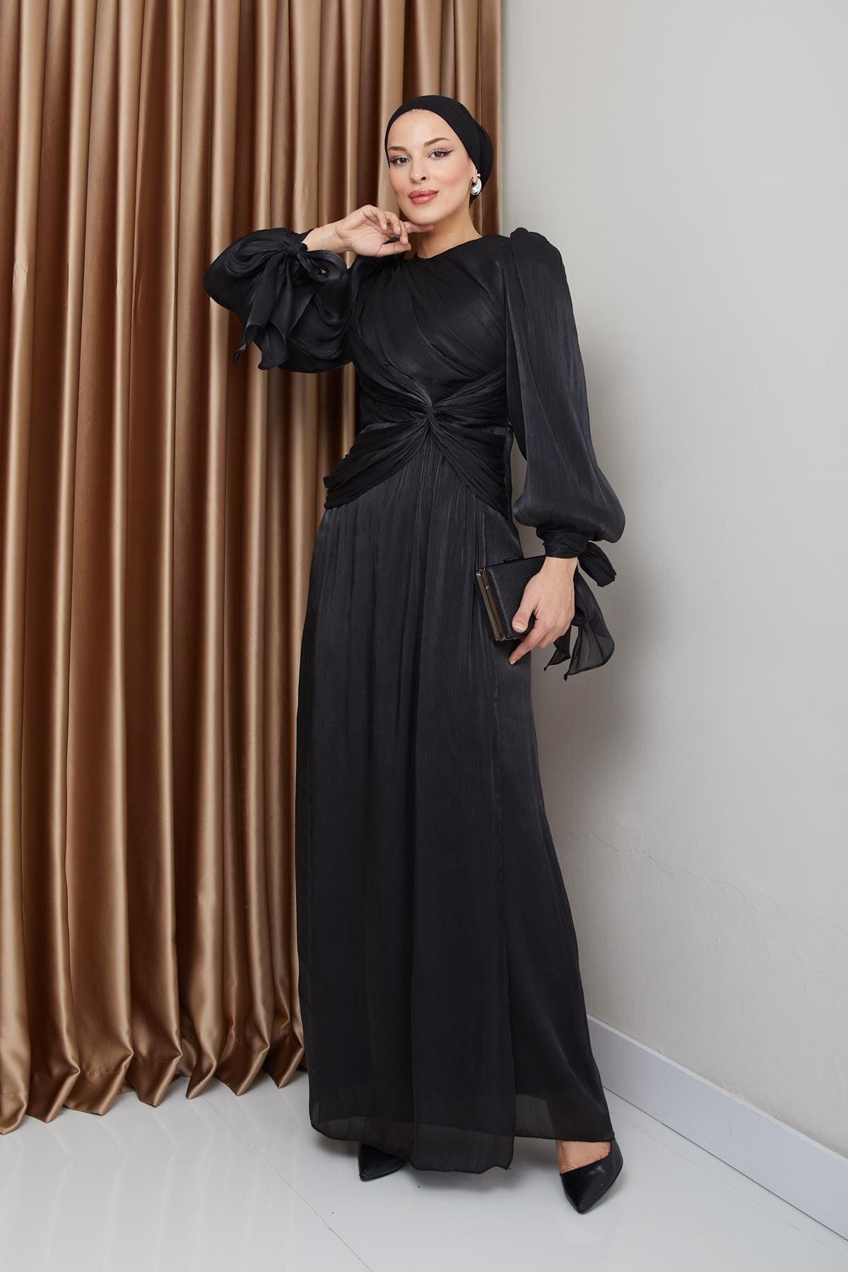 Olcay Yoryo-Abendkleid aus Seide mit Volant- und Schleifendetail, Schnürung an den Ärmeln, Schwarz 1224
