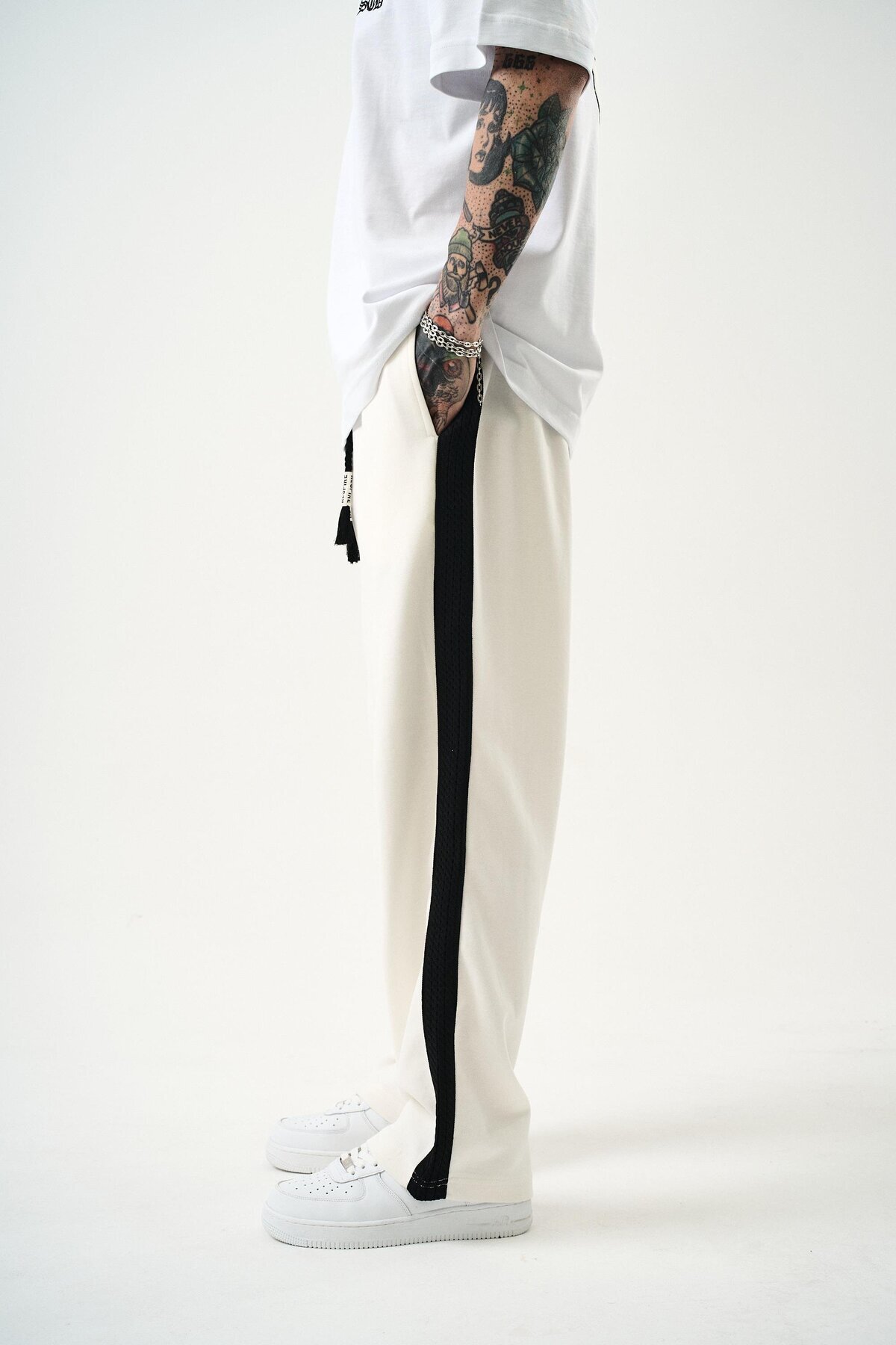 Respire-Men's Single Stripe Detailed Interlock Baggy Sweatpants Ecru 3