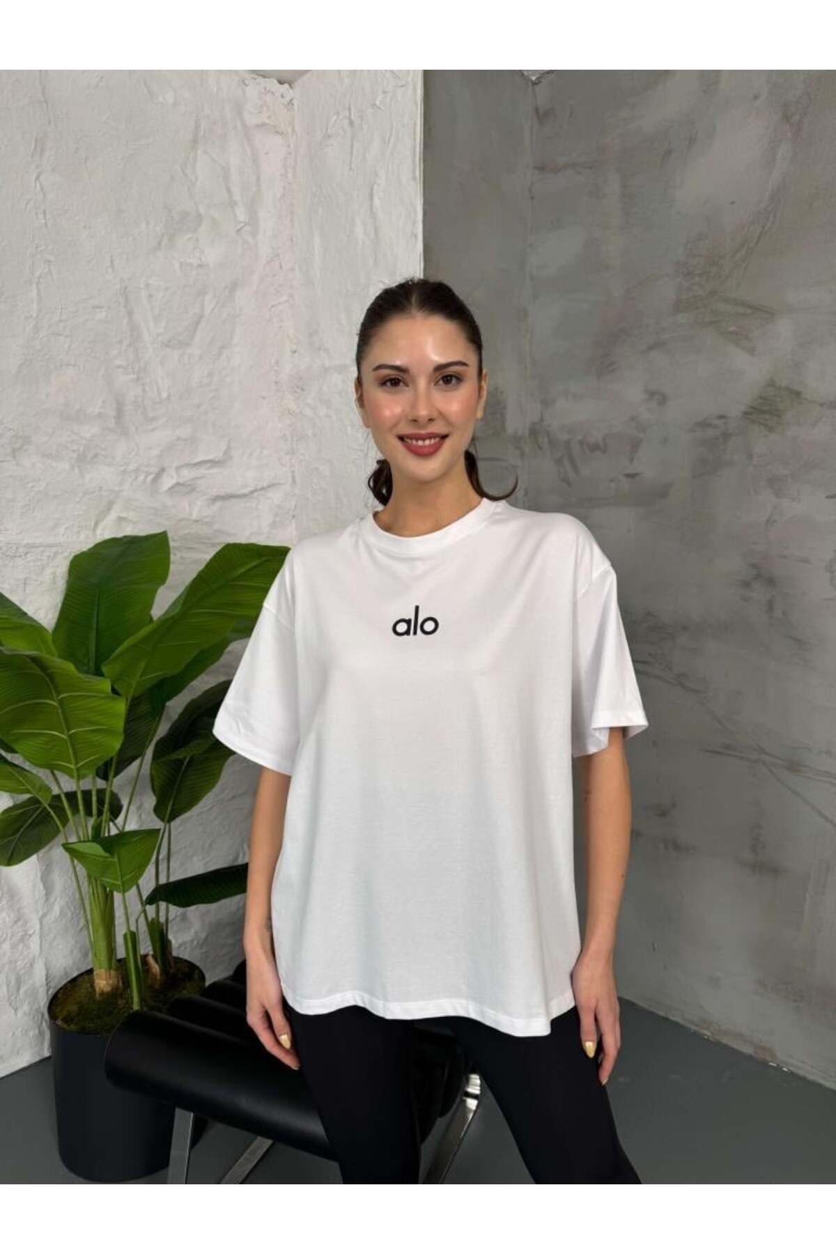 YouLikeButik Önü Yazı Detaylı Basic T-Shirt -Beyaz-White