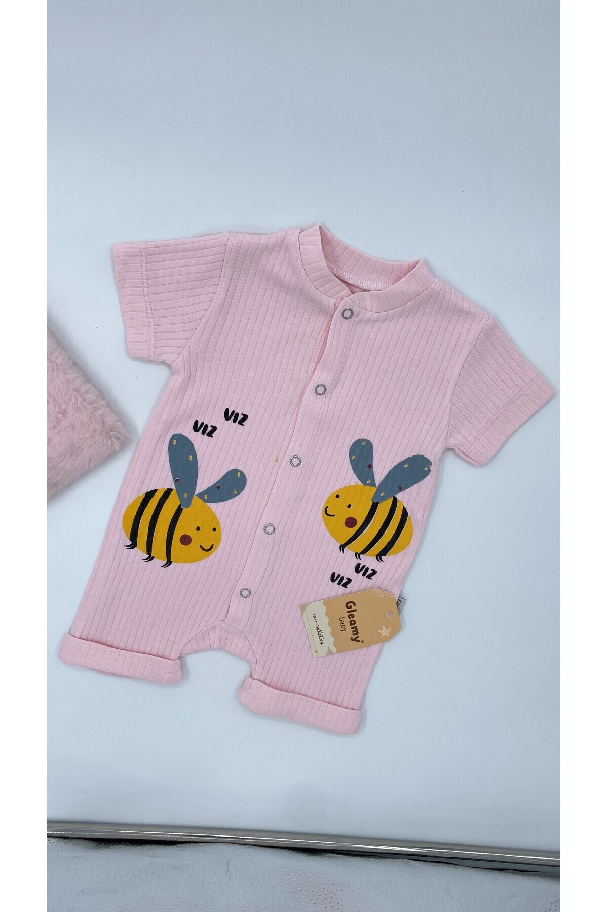 Gleamy FINDIK BEBE KIDS ARI DESEN ÇITÇITLI KISA KOLLU ŞORT TULUM(ZIBIN)%100 PAMUK fotoğrafı 2 (önizleme)